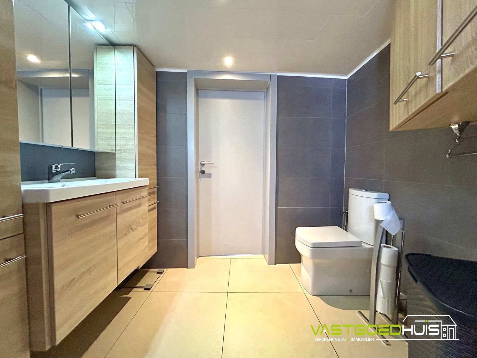 Instapklare gezinswoning met 3 slpks en aangelegde tuin foto 12