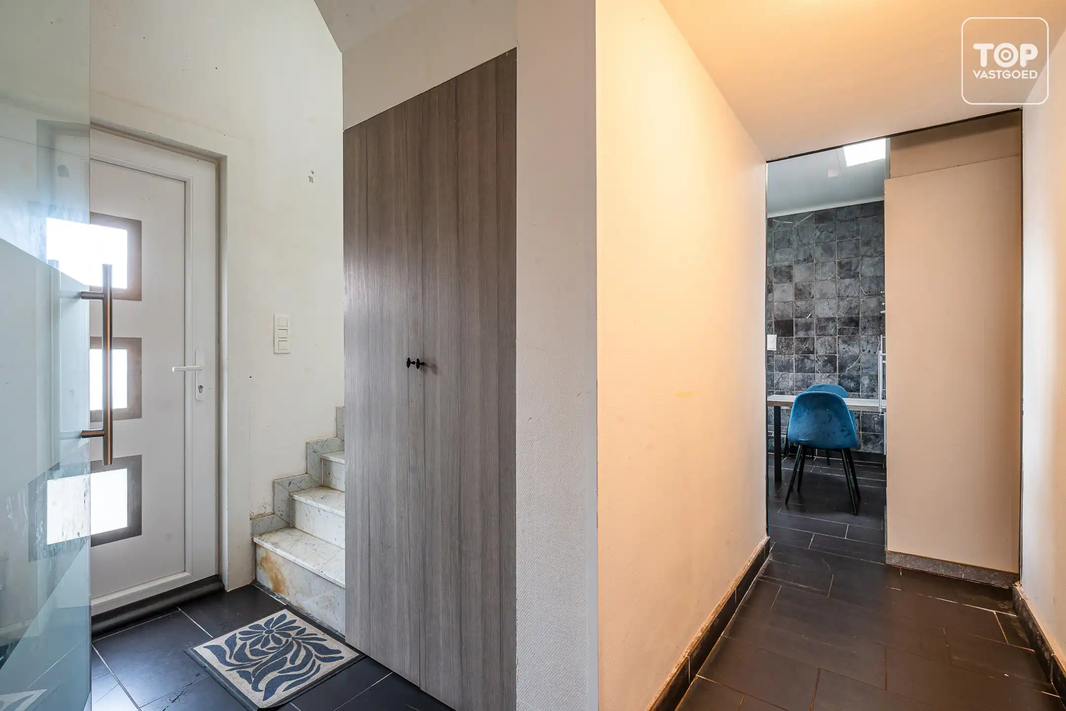 Karaktervolle half open woning met mooie gevel.  foto 4
