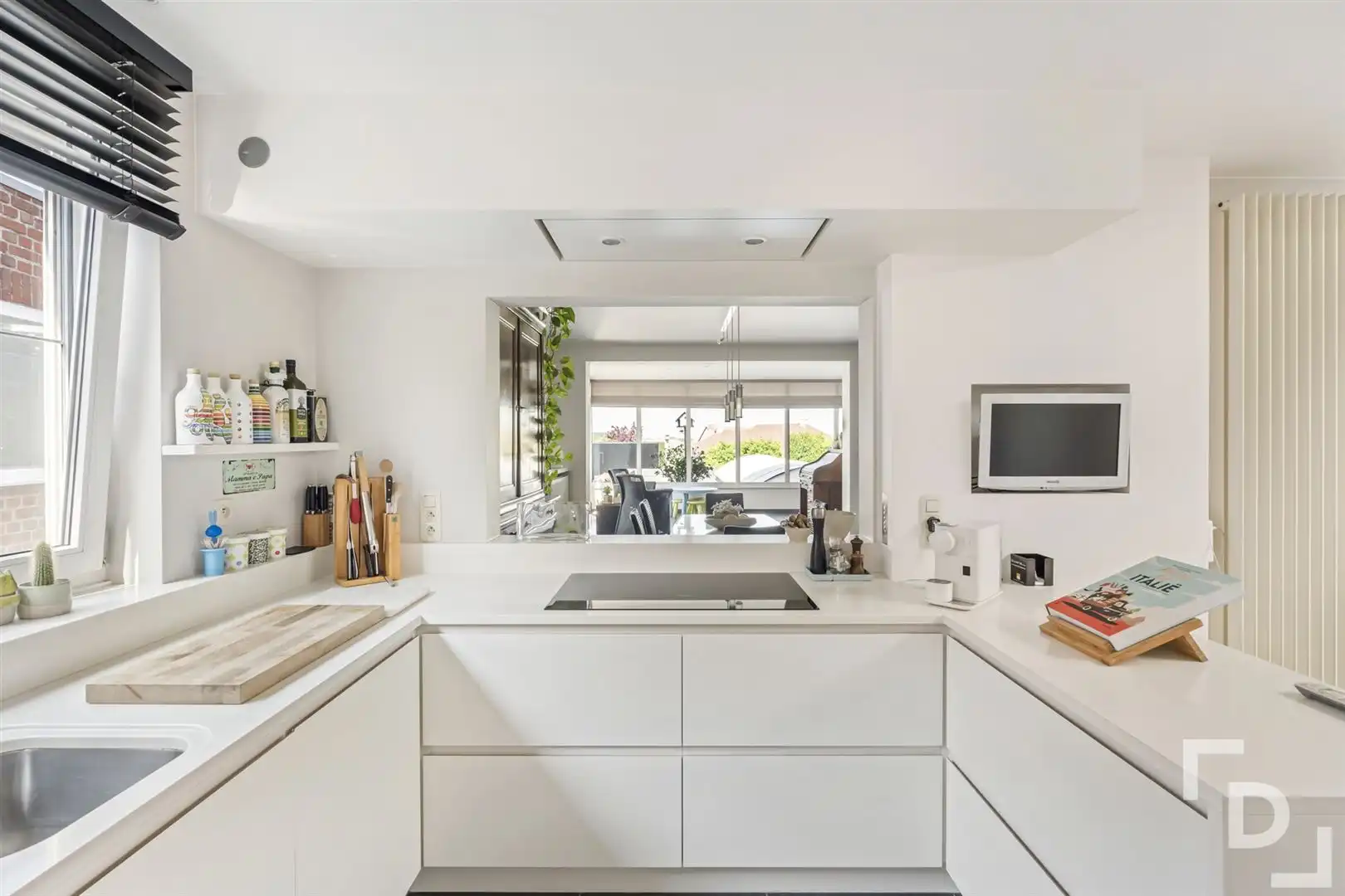 Ruime handelszaak met woonst & verhuurd appartement te koop in Poelkapelle. foto 32