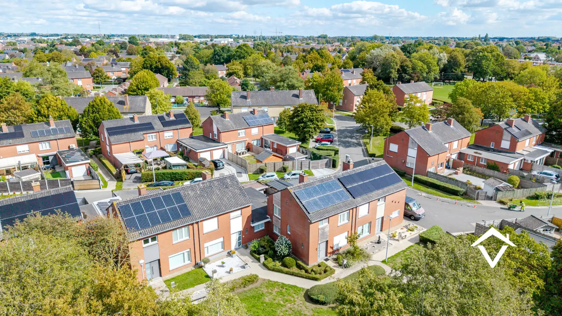Recente halfopen bebouwing met 3 slaapkamers, garage en terras tuin foto 24