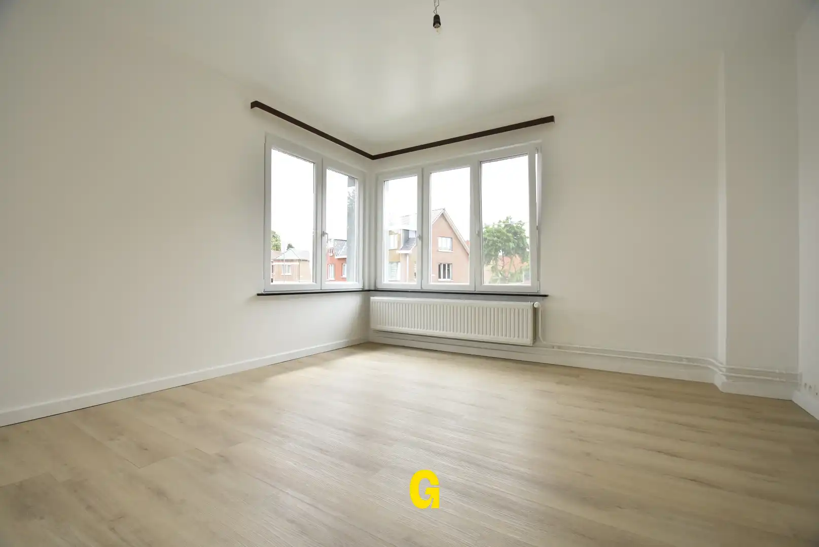 Halfopen woning met drie slaapkamers, tuin en twee garages in hartje Bilzen foto 18