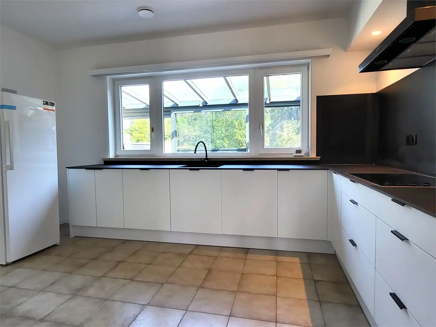 Prachtige moderne woning met bewoonbare oppervlakte van 166m² op 1209m² met zonnige tuin en garage. foto 17