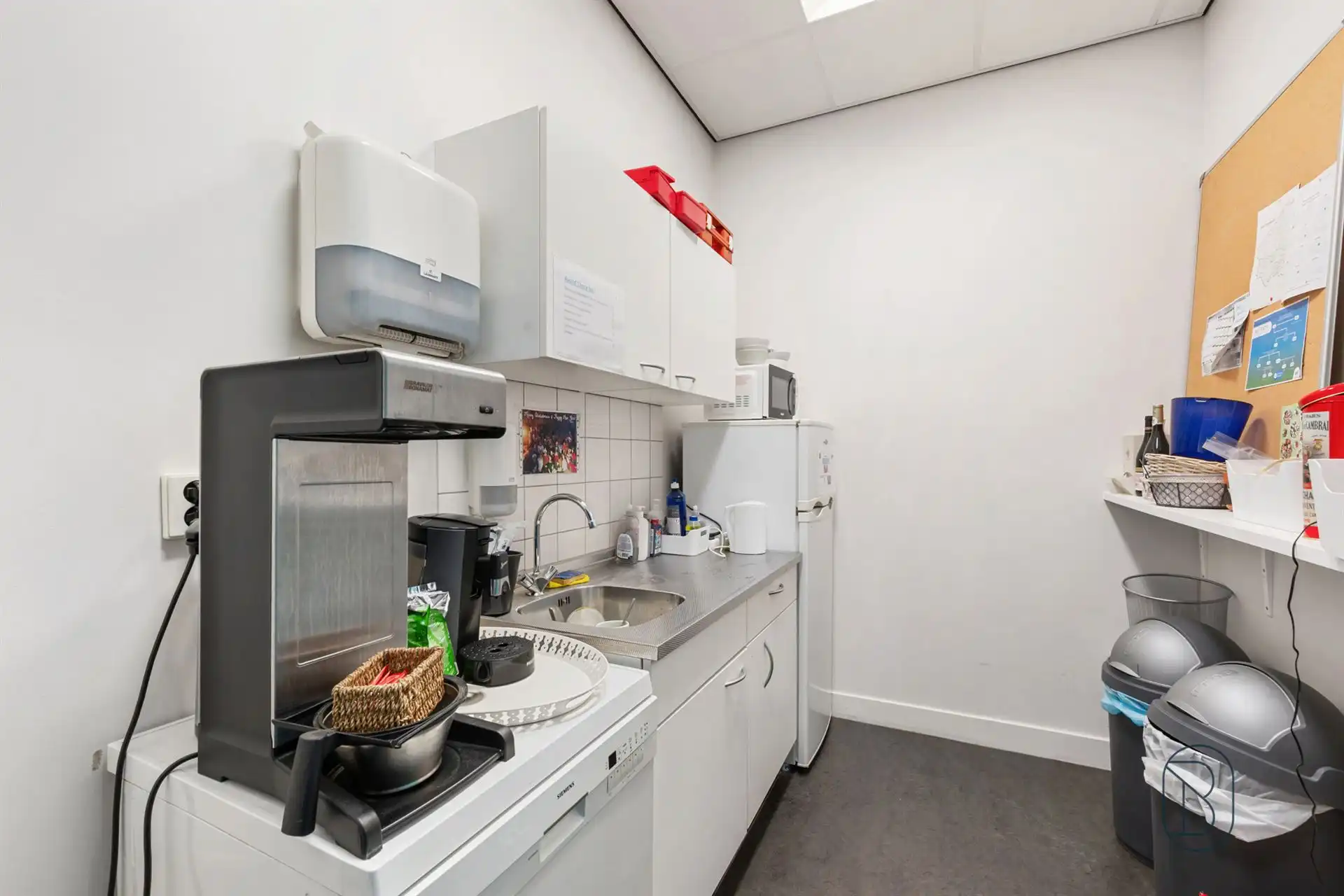 Topgelegen kantoorruimte van 450m2, veel potentieel foto 21