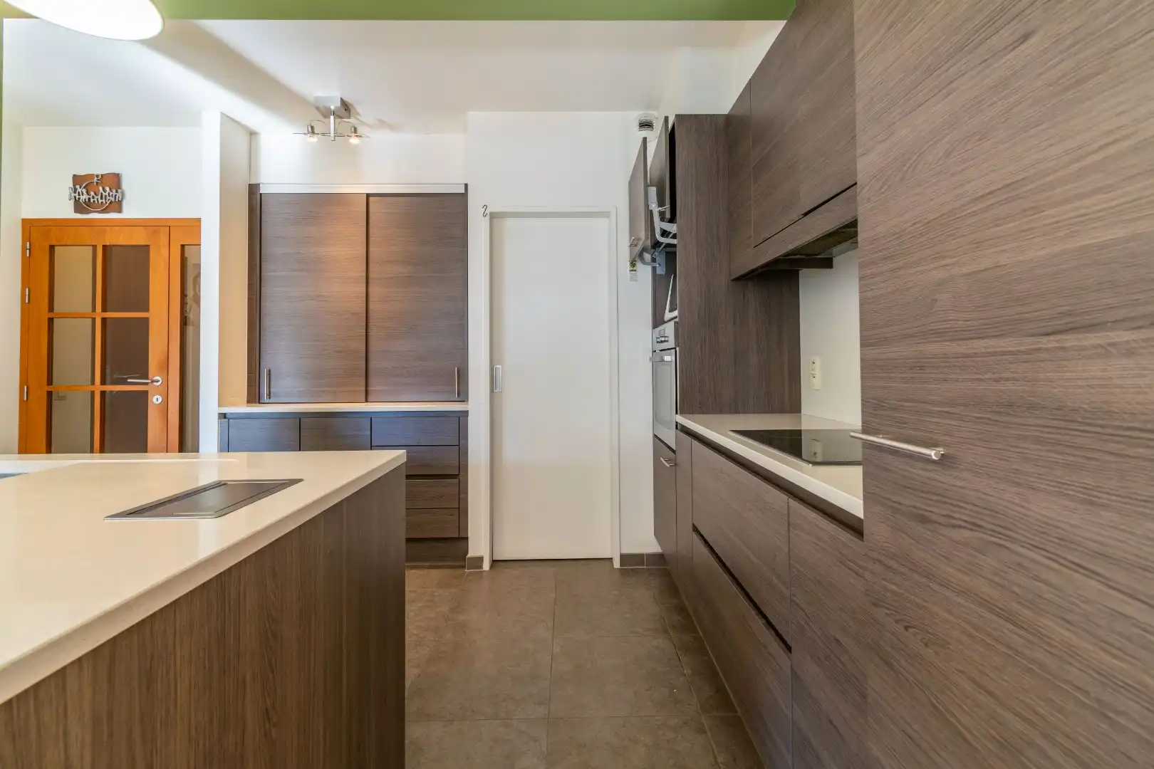 INSTAPKLAAR APP MET 2 SLAAPKAMERS, TERRAS & GARAGE! foto 13