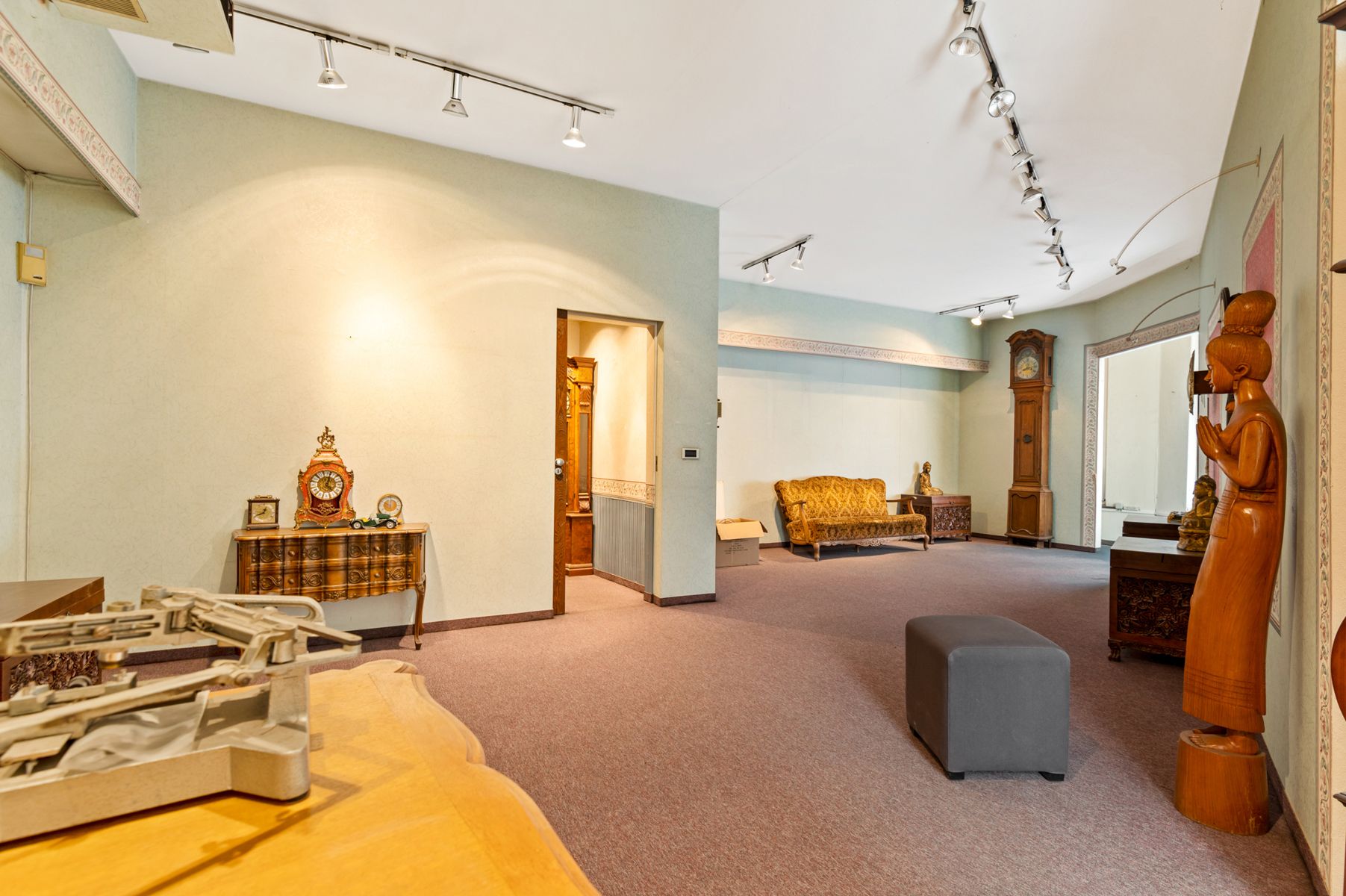 Zeer ruim handelshuis op top locatie in Merksem foto 11