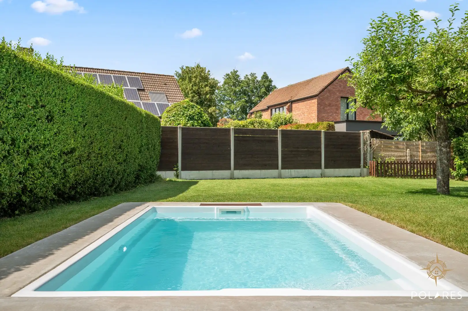 Volledig gerenoveerde moderne bungalow met zwembad – 100% instapklaar! foto 2