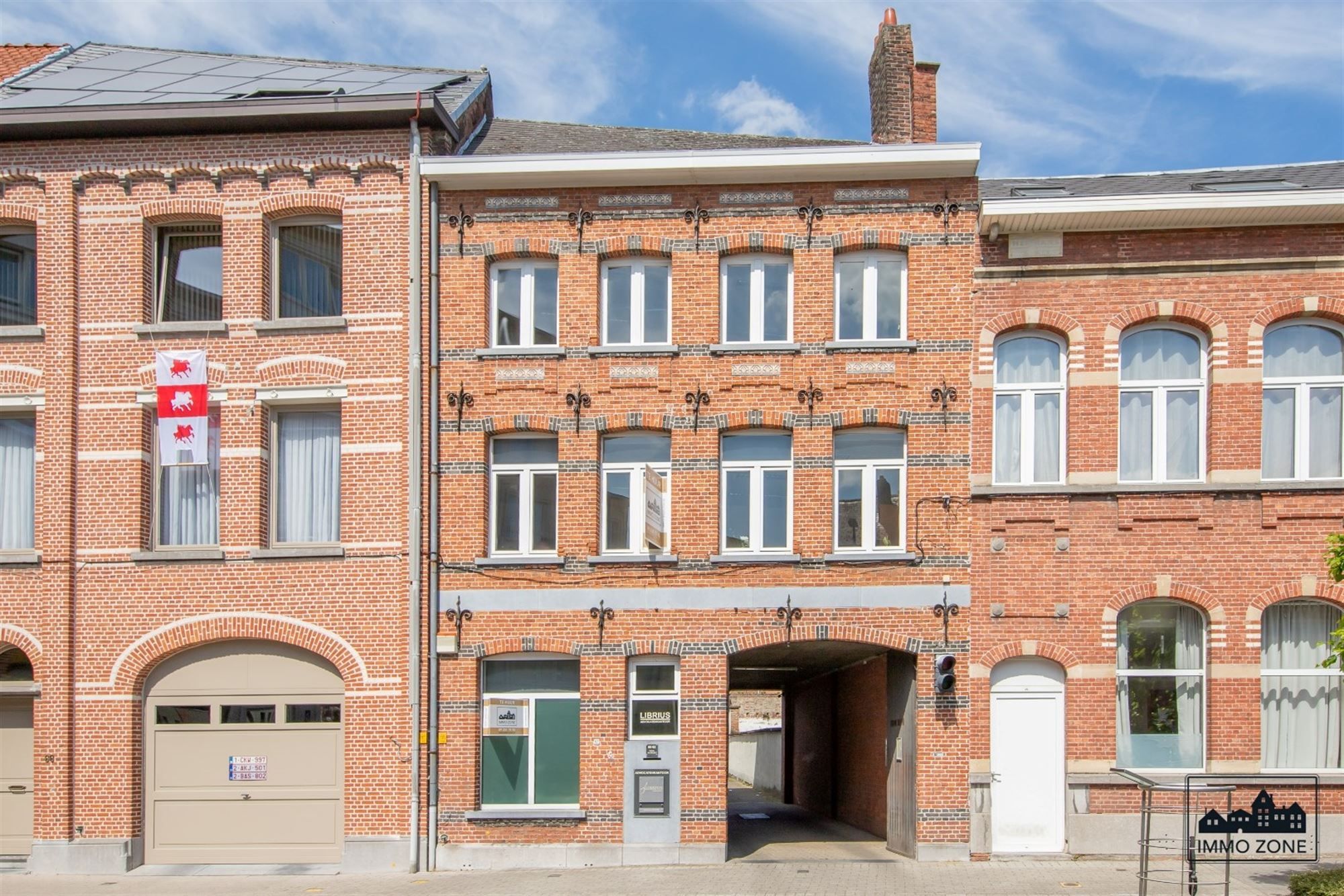 Gunstig gelegen ruim kantorencomplex aan parking foto {{pictureIndex}}