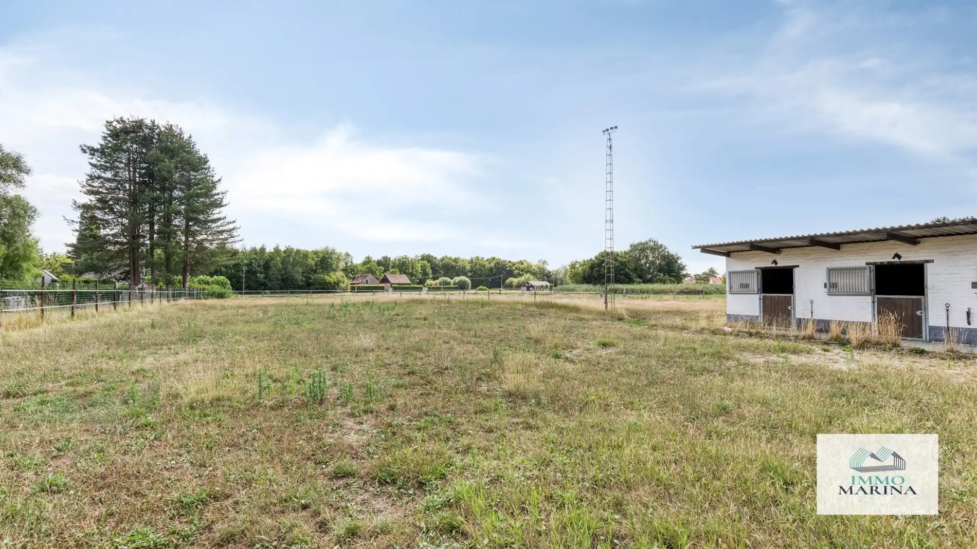 EXCLUSIEVE VILLA OP 6.530M² MET ZWEMBAD EN 4 SLPKS foto 23