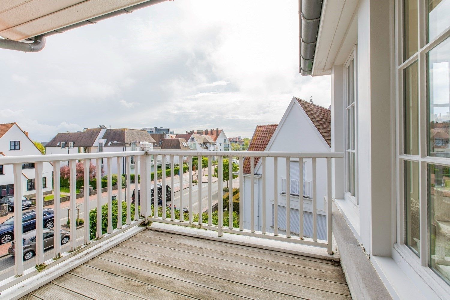 Lichtrijk penthouse appartement met aangename zonneterrassen op amper 50m wandelafstand van de Zeedijk-Albertstrand. foto 1