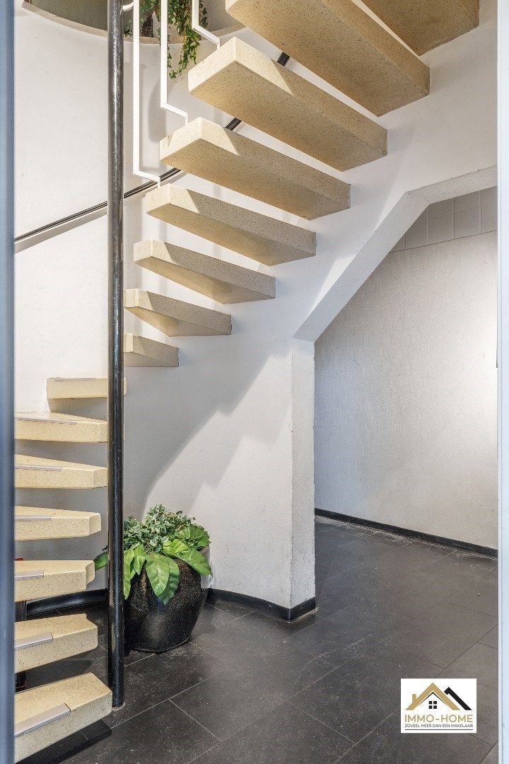 Gerenoveerd appartement met groot terras!! foto 20