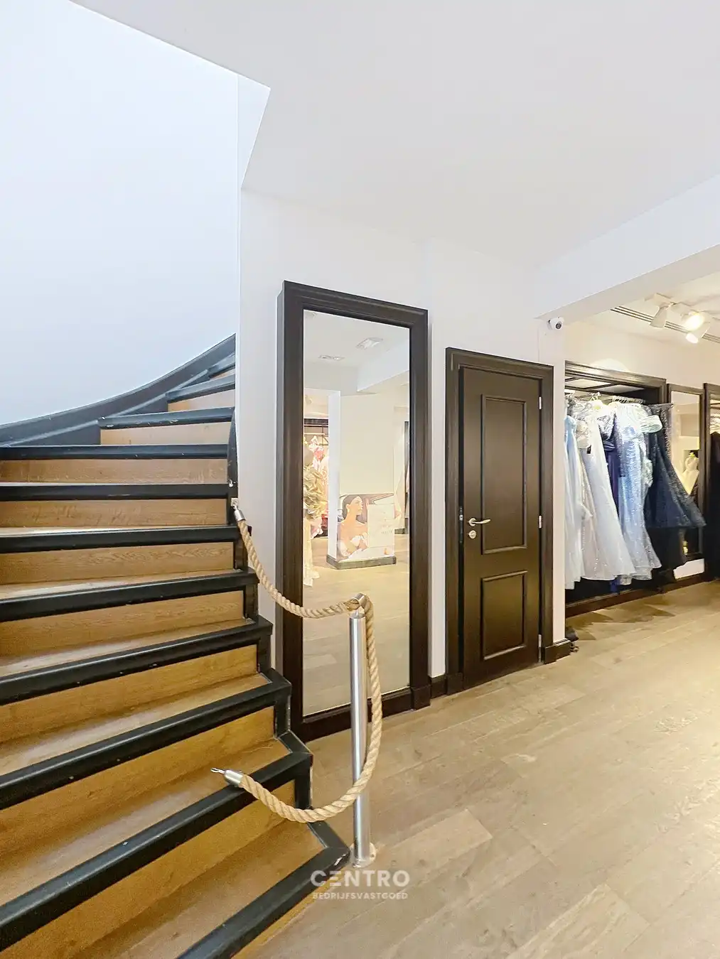 Handelspand met uitstraling (420 m² winkelruimte + extra stockruimte) te huur op topligging in OOSTSTRAAT, Roeselare. foto 15