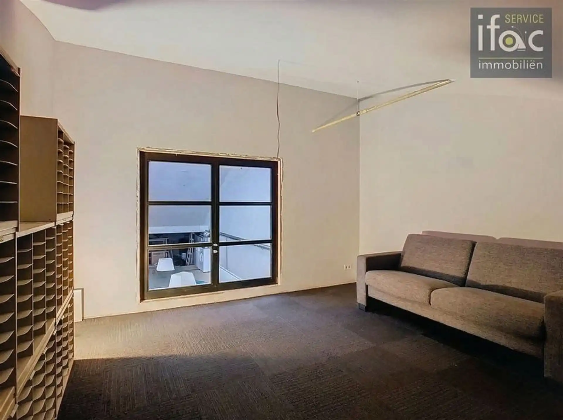 Ruime loods met kantoor, keuken en sanitair foto 21