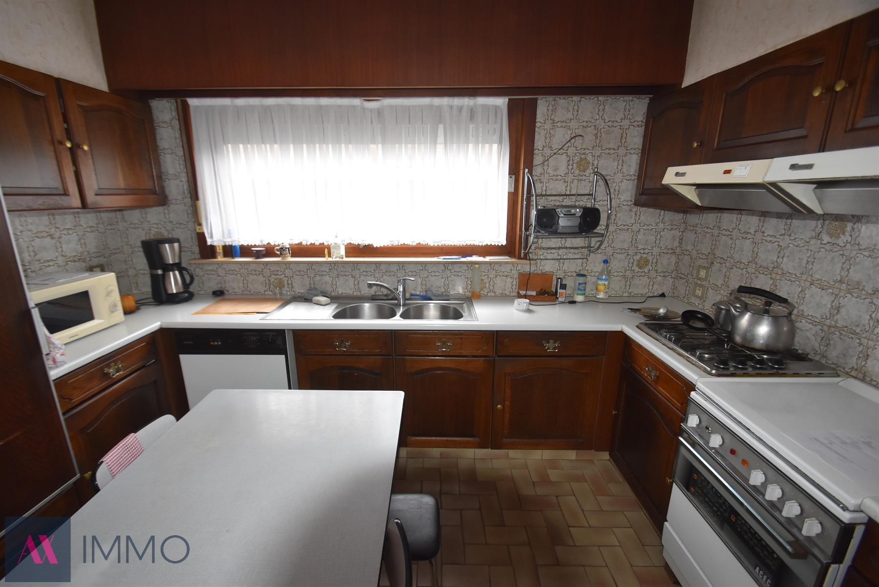 Centr. en rustig gel.woning met 3 slpk., gar., tuin en oprit op 4 are 80 ca foto 9