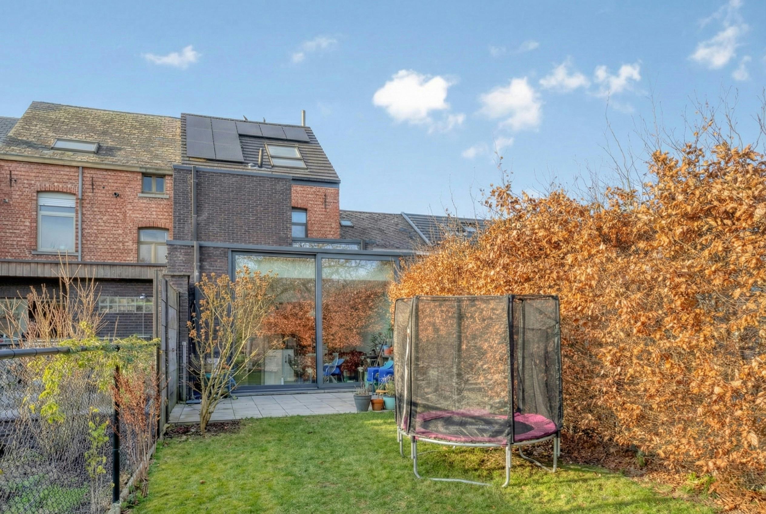 Authentiek gerenoveerd herenhuis in centrum Grobbendonk foto 2