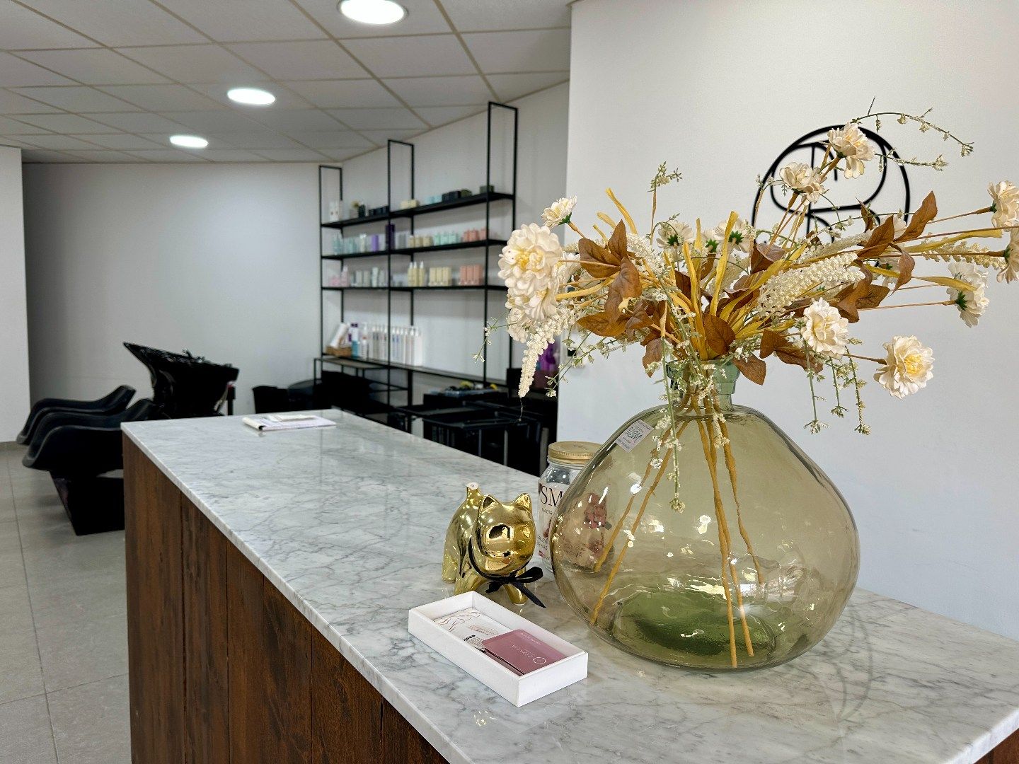 Instapklare winkelruimte van 150m² momenteel ingericht als kapperszaak in Eisden foto 8