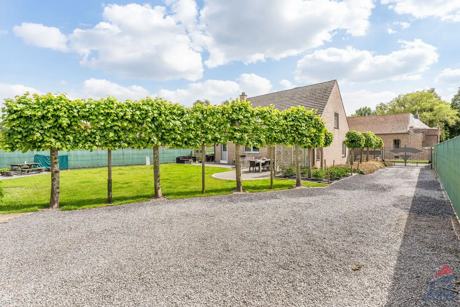 Instapklare open bebouwing met 4 slaapkamers, ruime tuin en dubbele garage in het groene Sint-Truiden foto 24