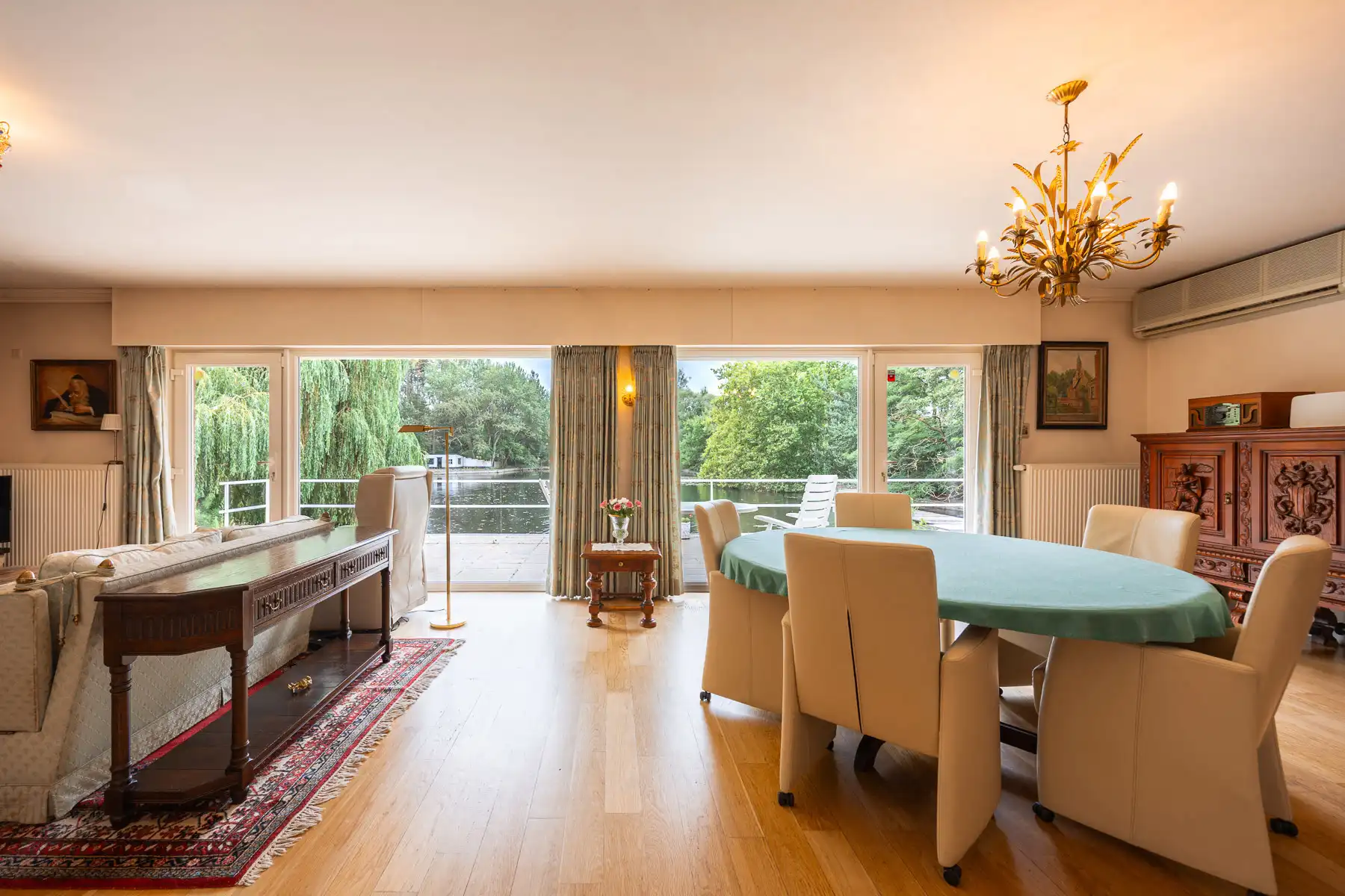 Knappe villa in landelijke omgeving met prachtige vijver foto 7