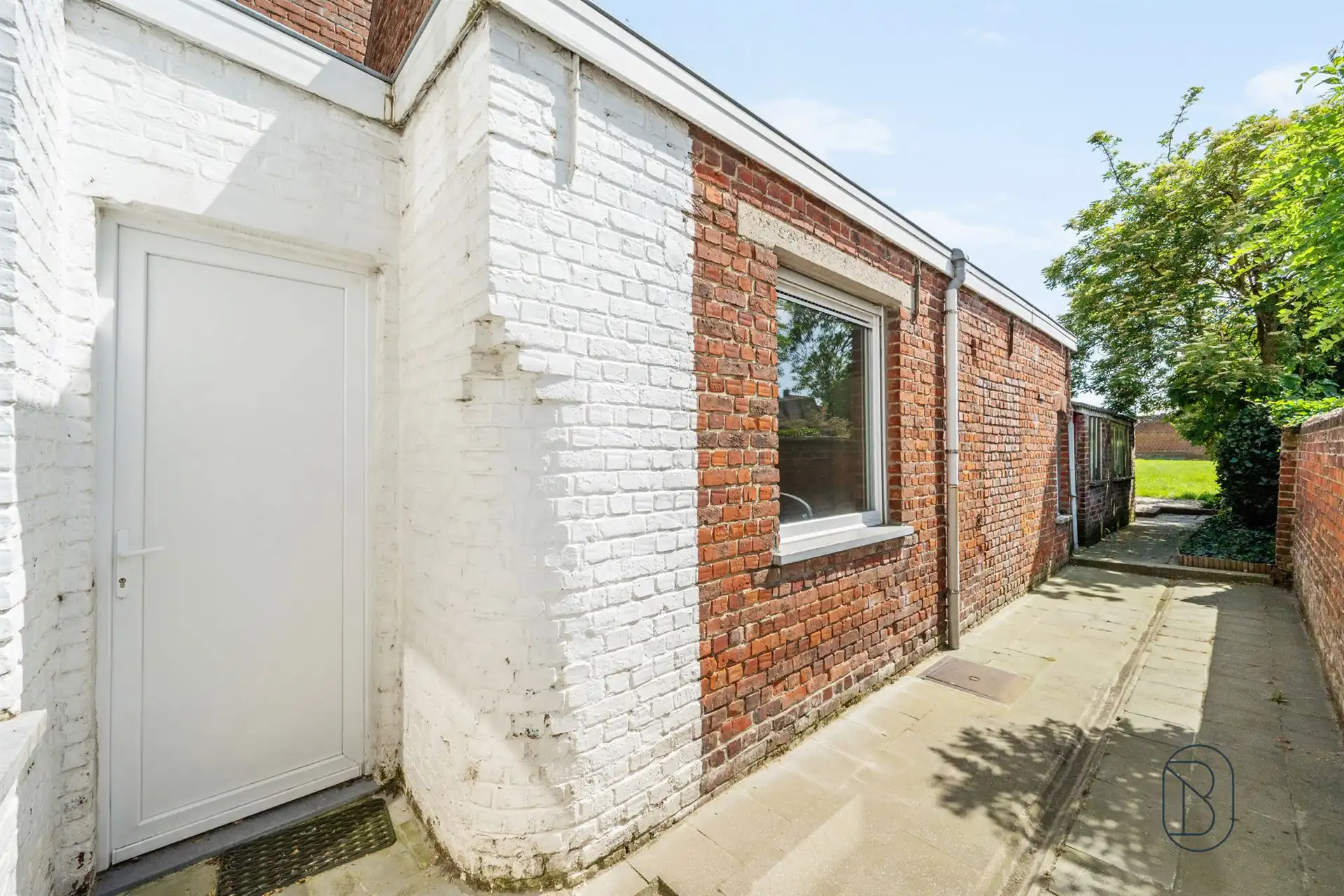 Ruime gezinswoning met 4 slaapkamers en grote tuin! foto 23