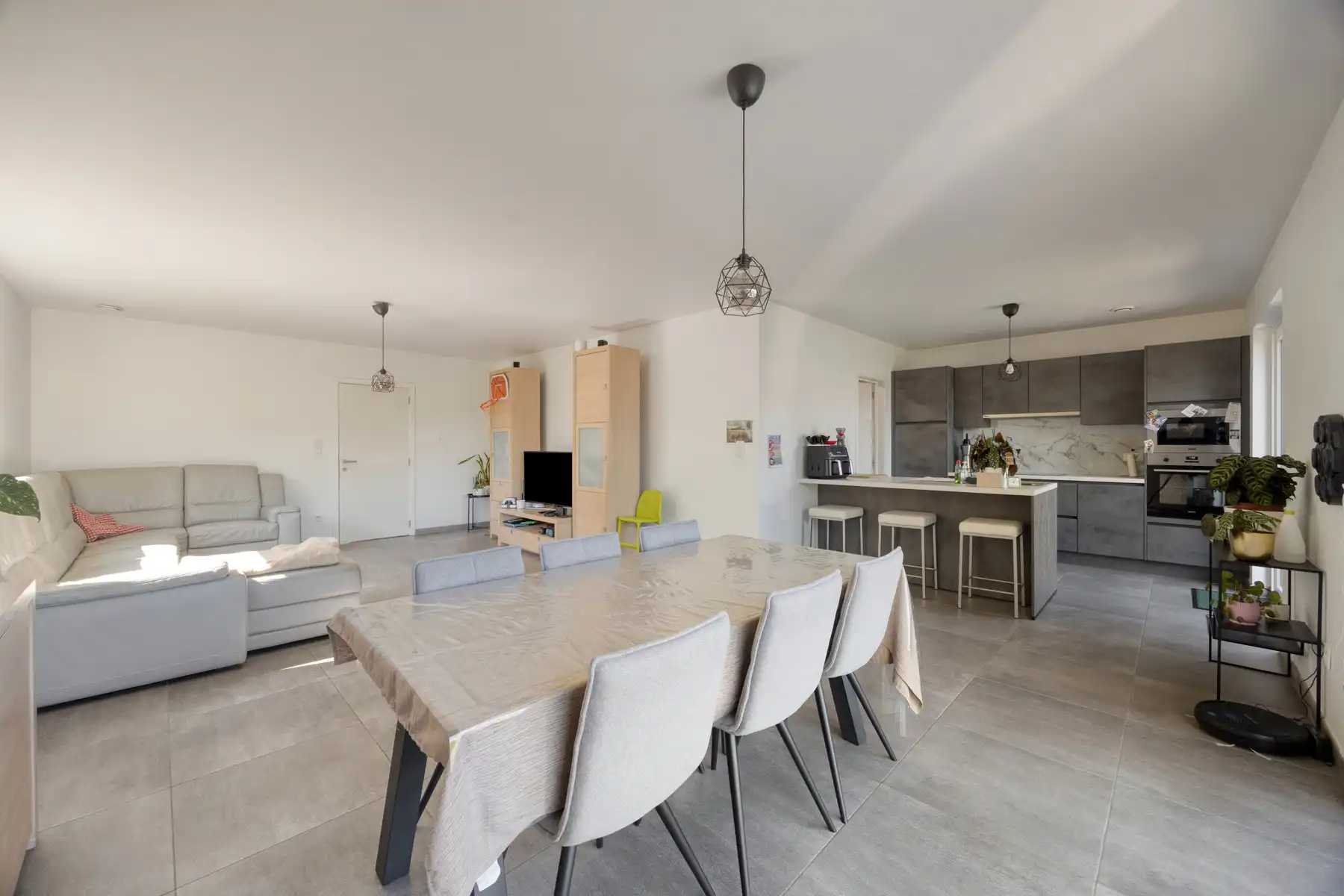 Leemans immobiliën biedt u deze uitzonderlijk ruime en energiezuinige woning aan in Merchtem! foto 6