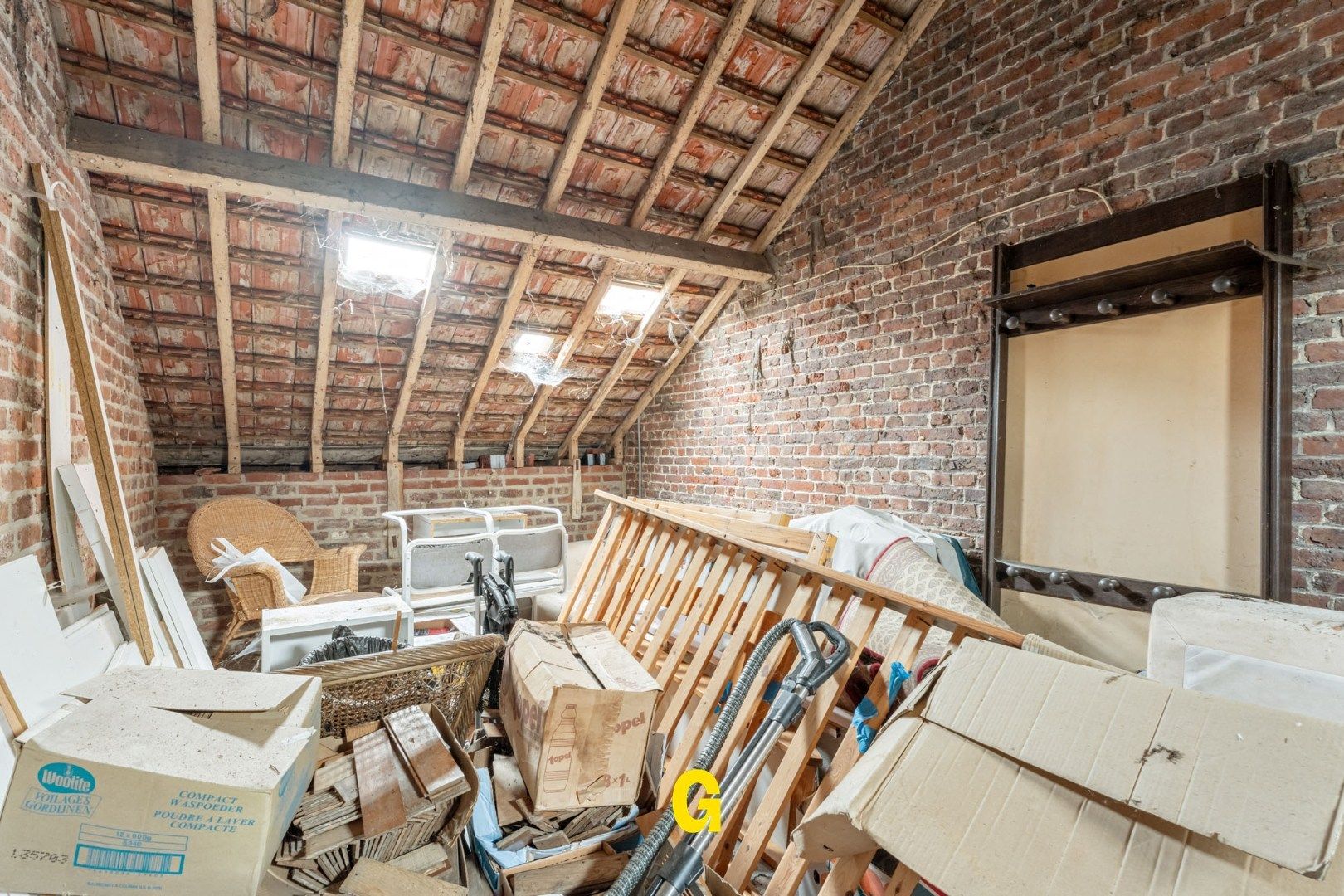 VERKOCHT - Karaktervolle te renoveren herenwoning met tuin en garage op wandelafstand van het centrum foto 27