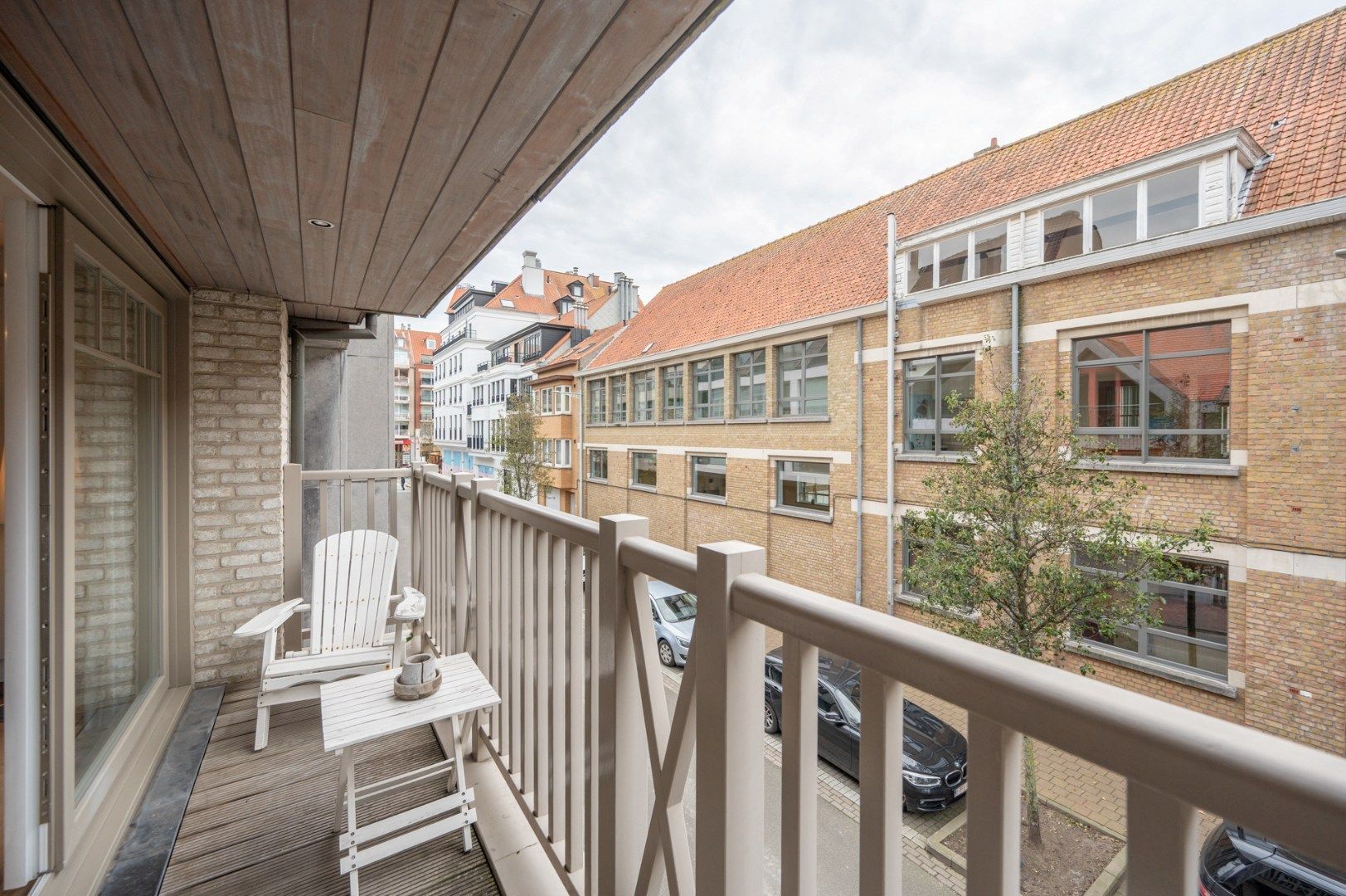 Mooi gemeubeld appartement op een rustige ligging, op wandelafstand van de Lippenslaan foto 5