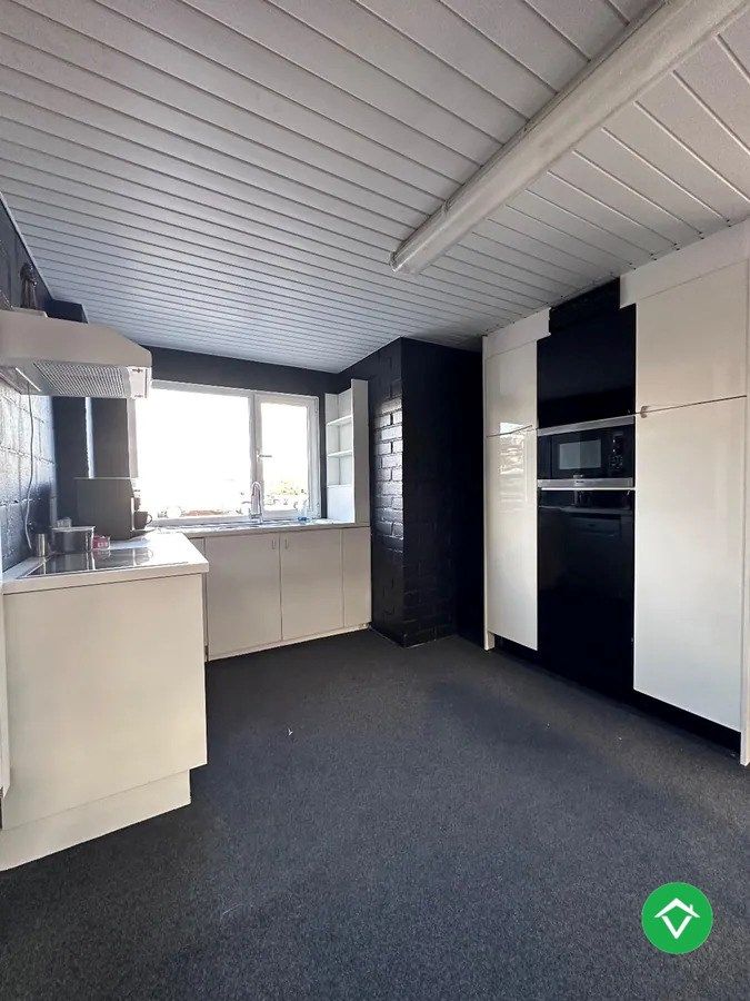  Veelzijdig bedrijfsgebouw van 294 m² op toplocatie in Torhout foto 6