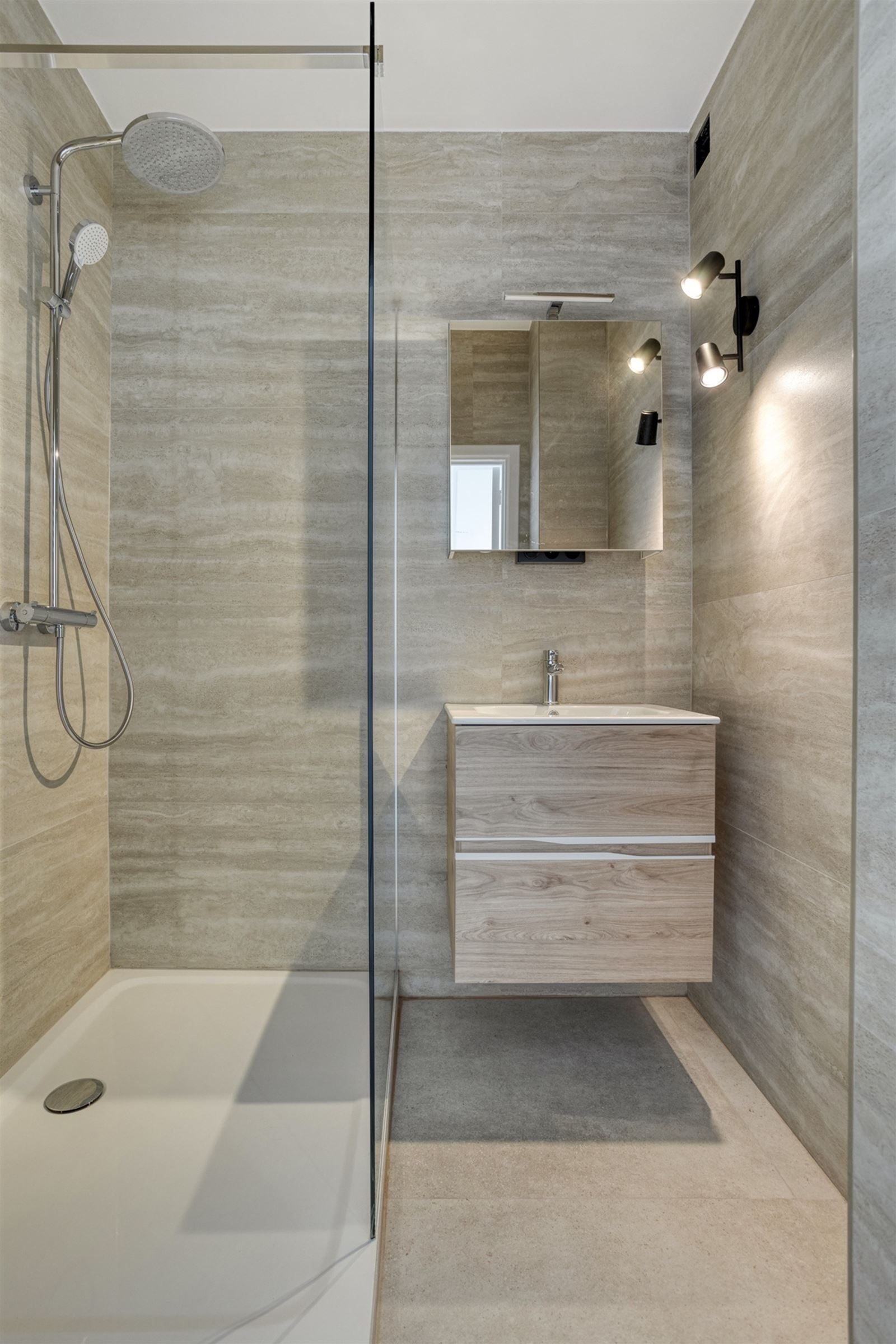 Buizegem: pas gerenoveerd 3 slpk appartement foto 21