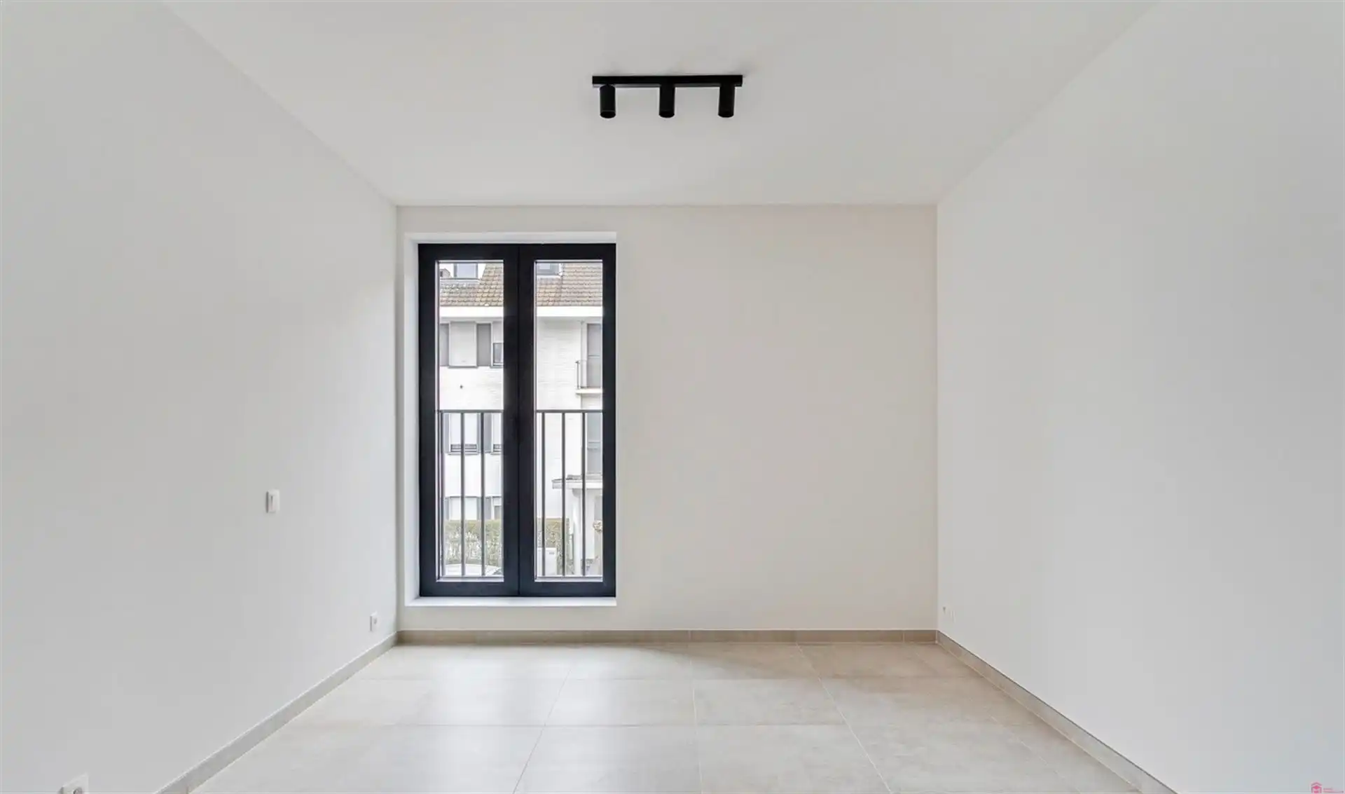Recent, modern appartement nabij het centrum foto 10