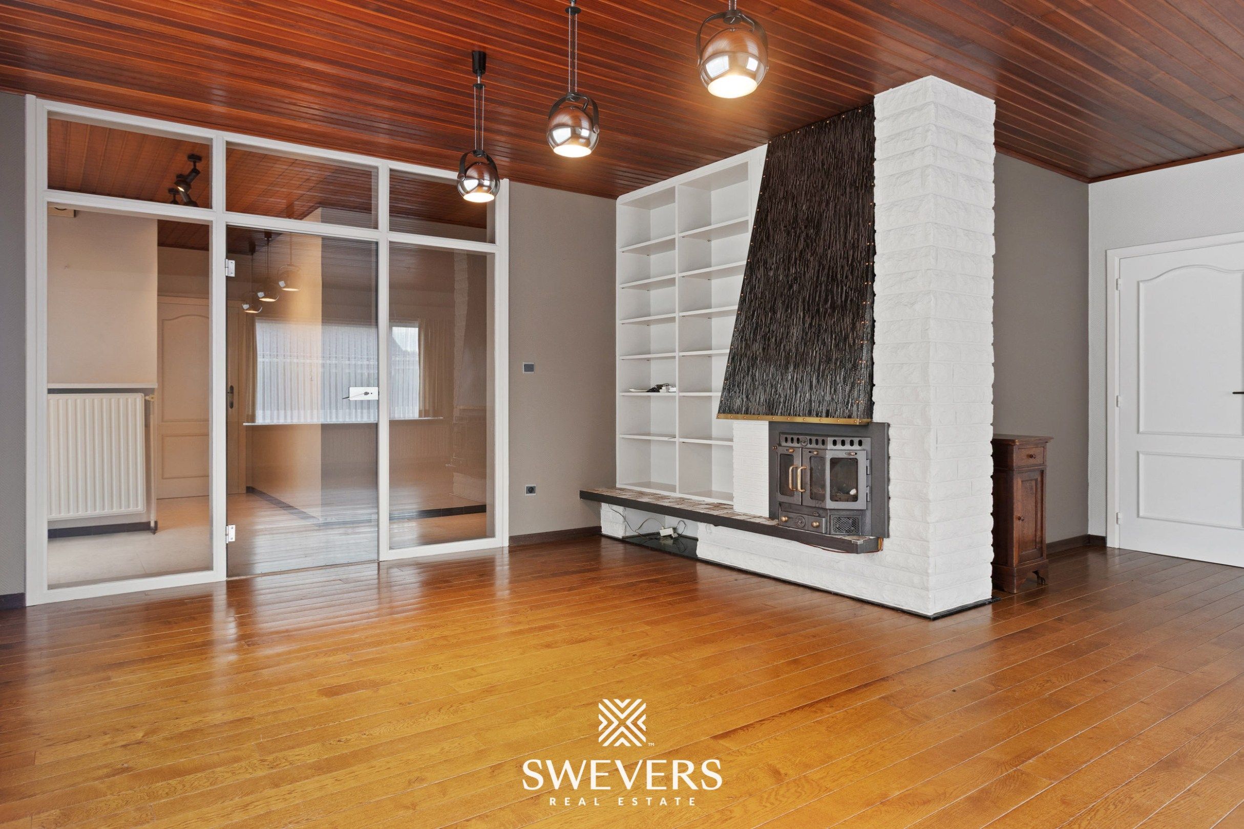 Gelijkvloerse woning met 4 slaapkamers op 8a85 te Viversel. foto 3