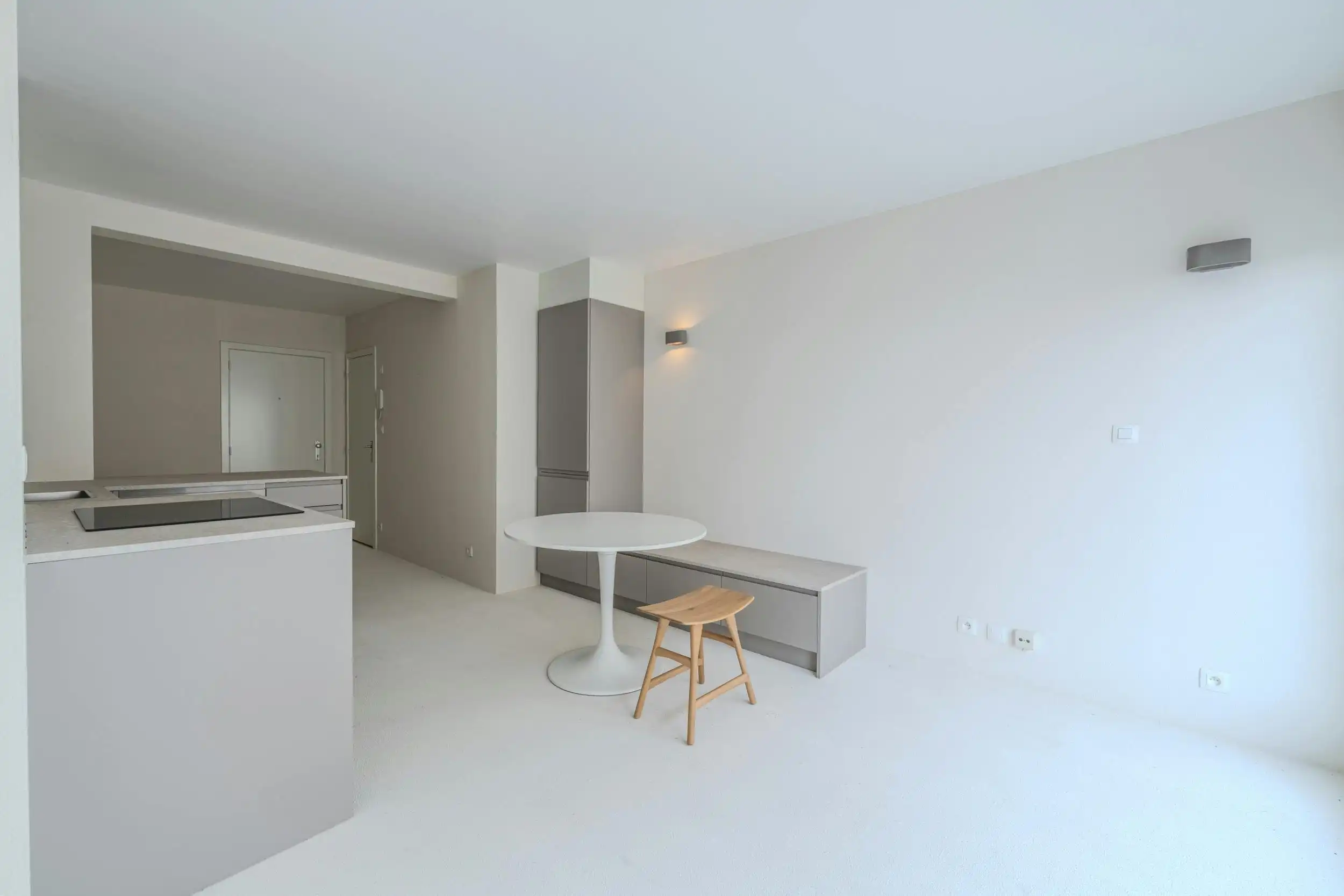 Prachtig gerenoveerde studio met slaaphoek en zijdelings zeezicht! foto 13