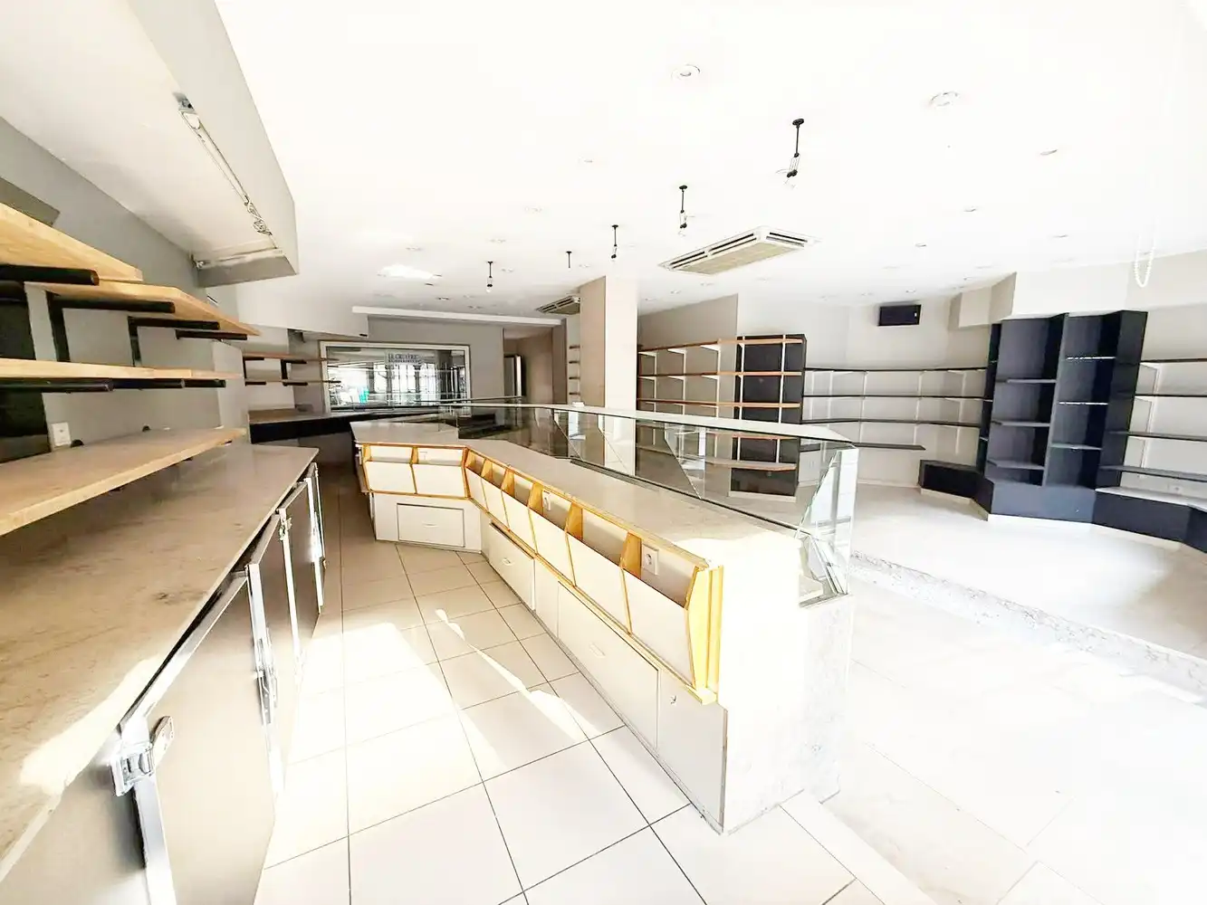 Handelsgebouw met verdiep te huur op topligging in centrum Ninove foto 2