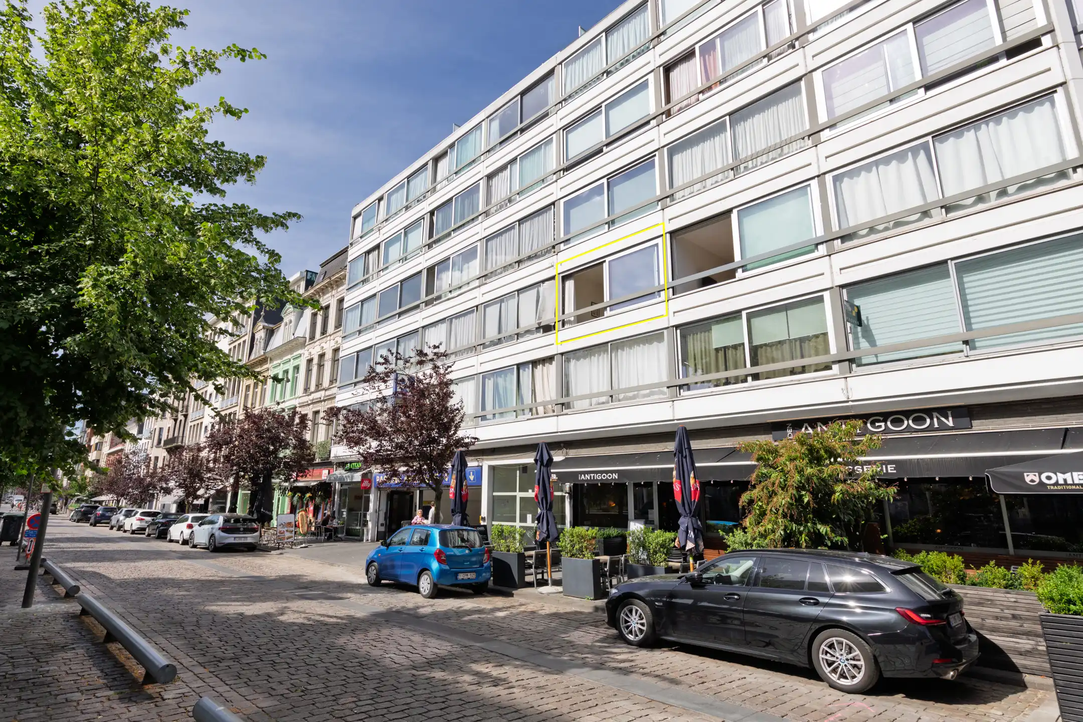 ANTWERPEN - Trendy appartement met zicht op het Theaterplein foto 10