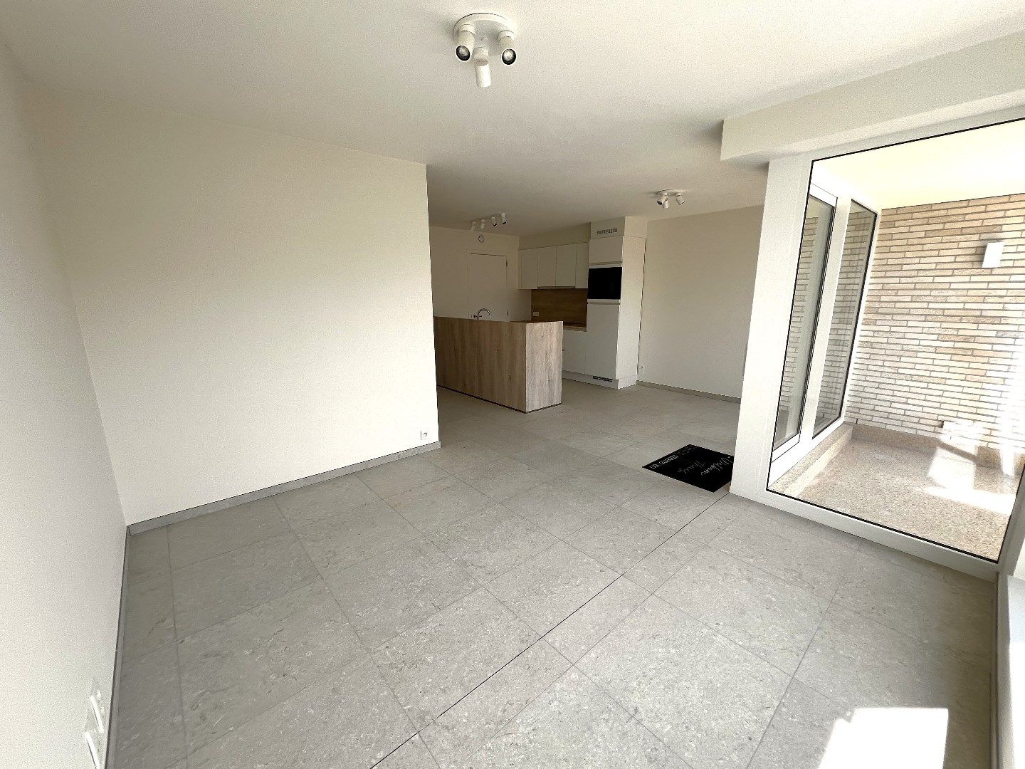 NIEUWBOUWAPPARTEMENT MET 2 SLAAPKAMERS, TERRAS EN AUTOSTANDPLAATS IN IEPER foto 4