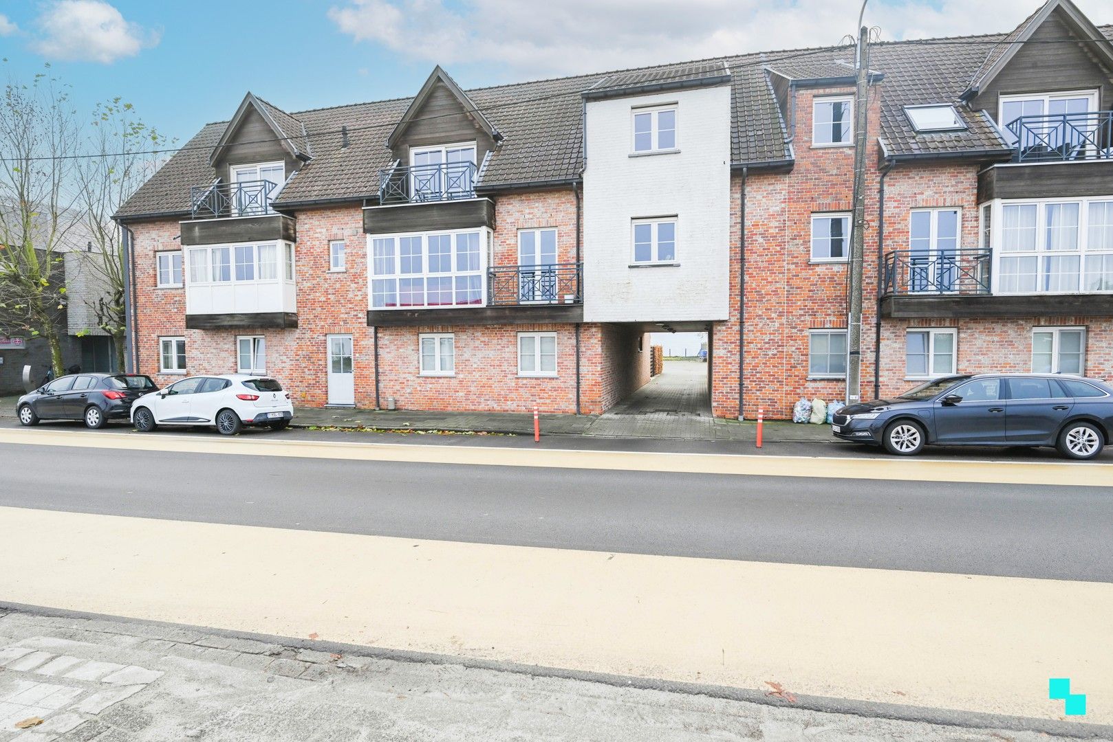 Appartement met ruim terras nabij centrum Oostrozebeke foto {{pictureIndex}}