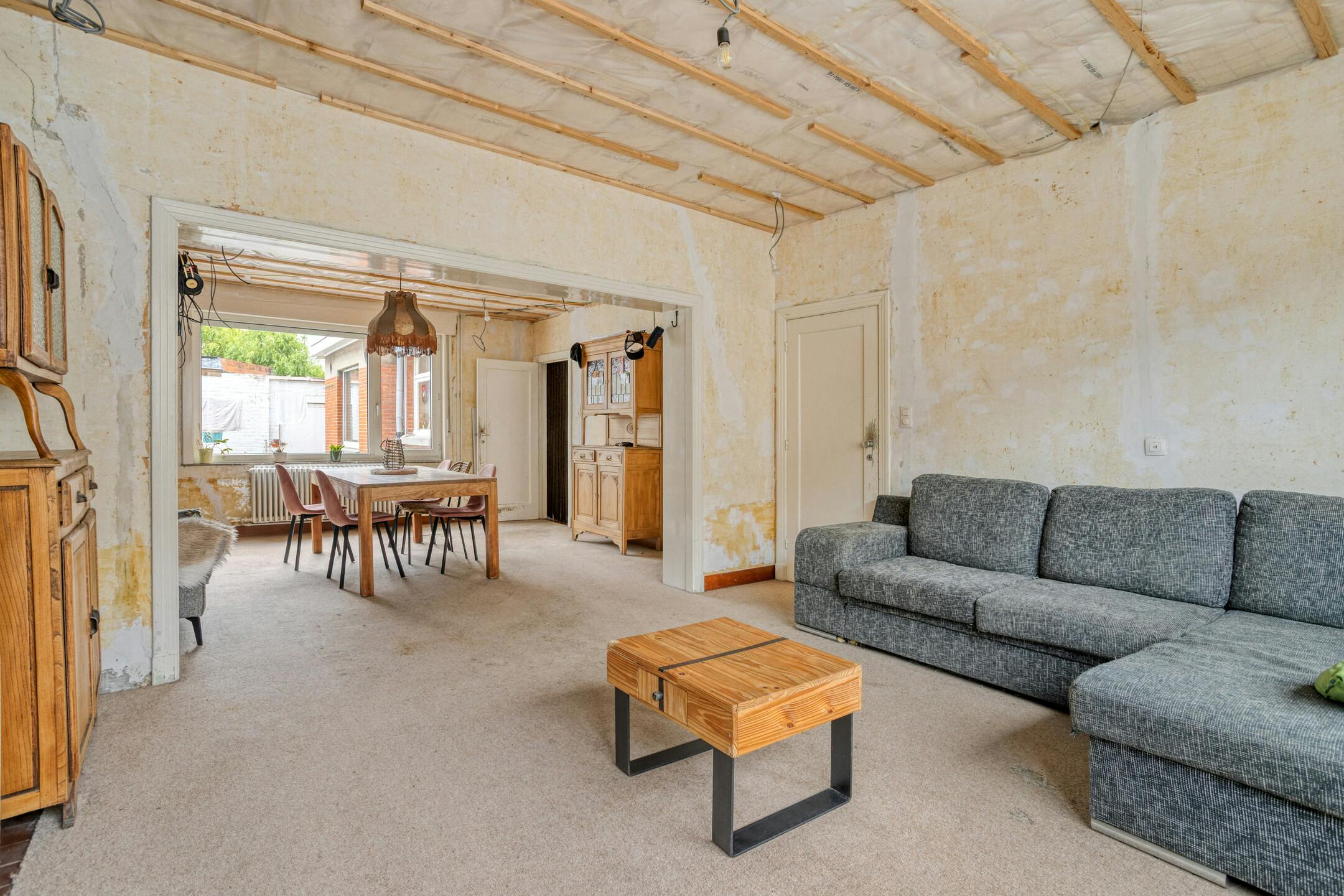 Lichtrijk huis met 4 slaapkamers en zuidwest gerichte tuin in Ieper foto 3