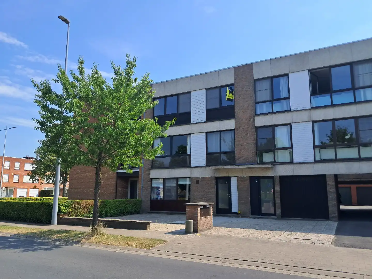 Appartement met garage te Sint-Kruis foto {{pictureIndex}}