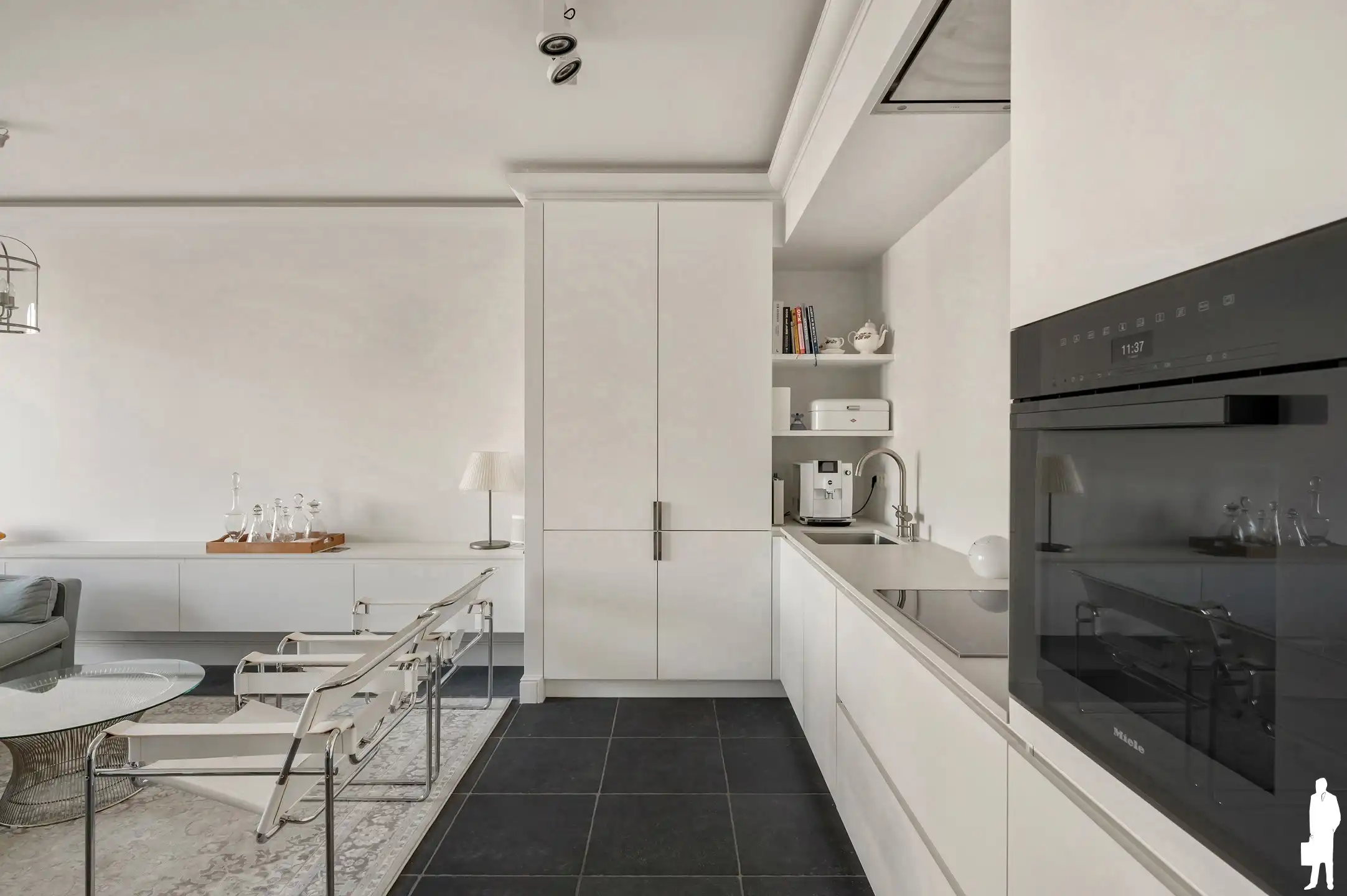 Lichtrijk BEN-appartement met open waterzicht in London Residence foto 7