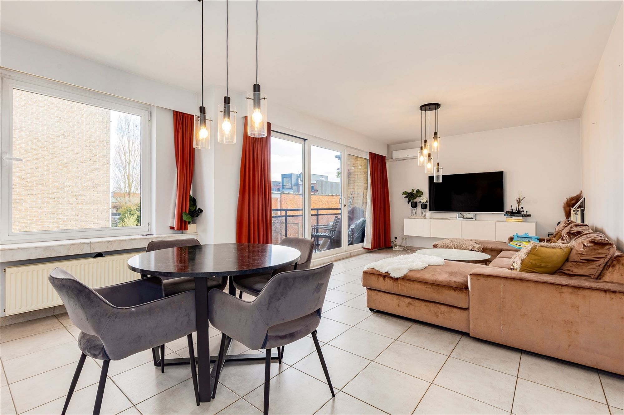 Zeer mooi 2 slaapkamer appartement met terras foto 1