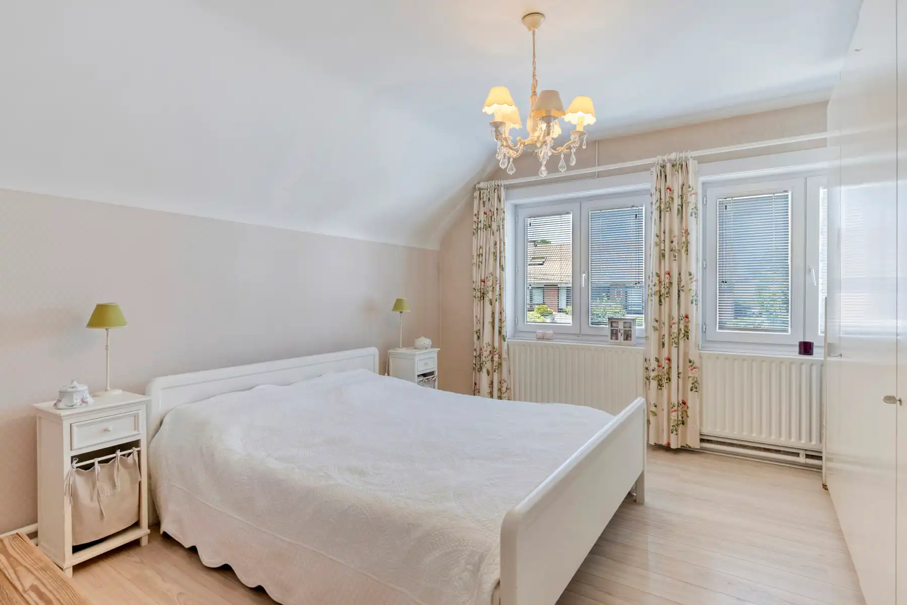 Charmante villa op toplocatie met ruime garage foto 18