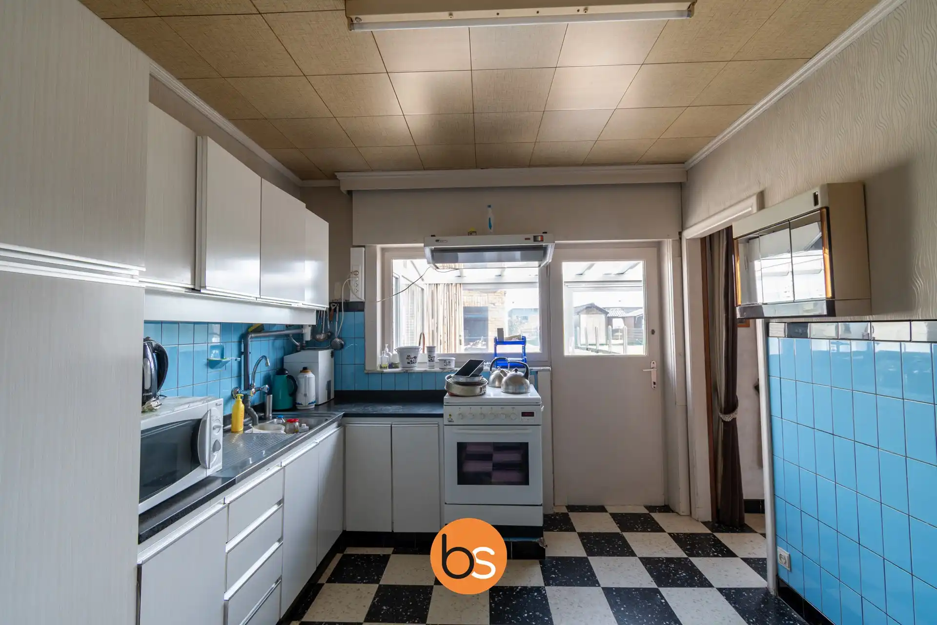 Ruime gezinswoning met 4 slaapkamers en garage in Sint-Eloois-Winkel foto 3