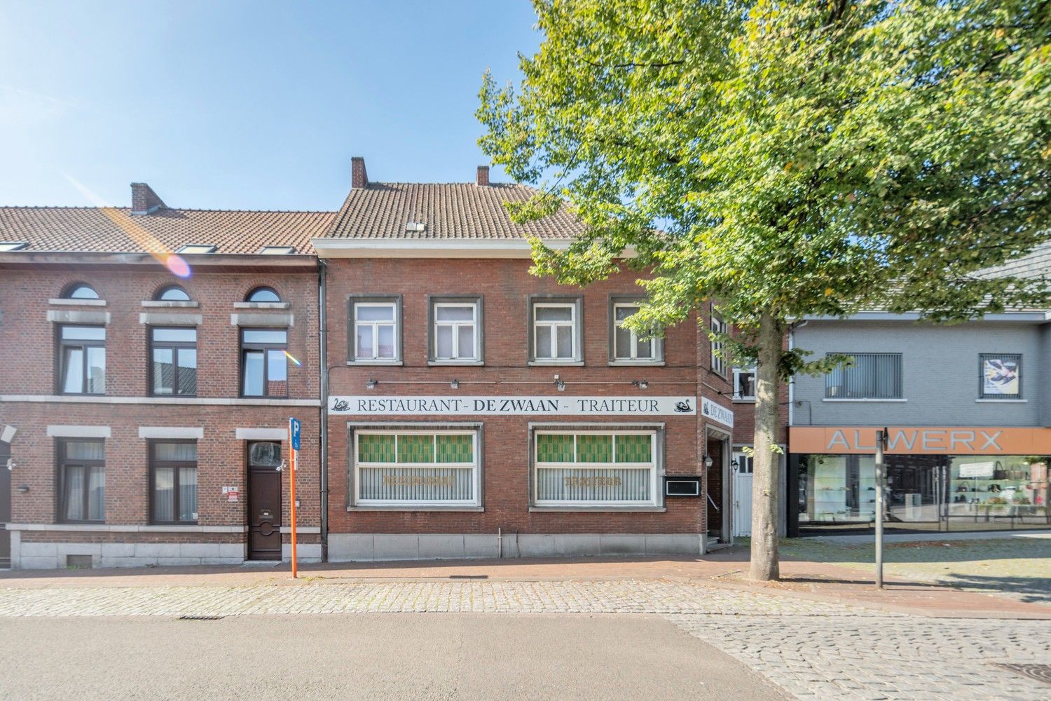 Hoofdfoto van de publicatie: Karaktervol handelshuis met binnentuin in centrum Diepenbeek