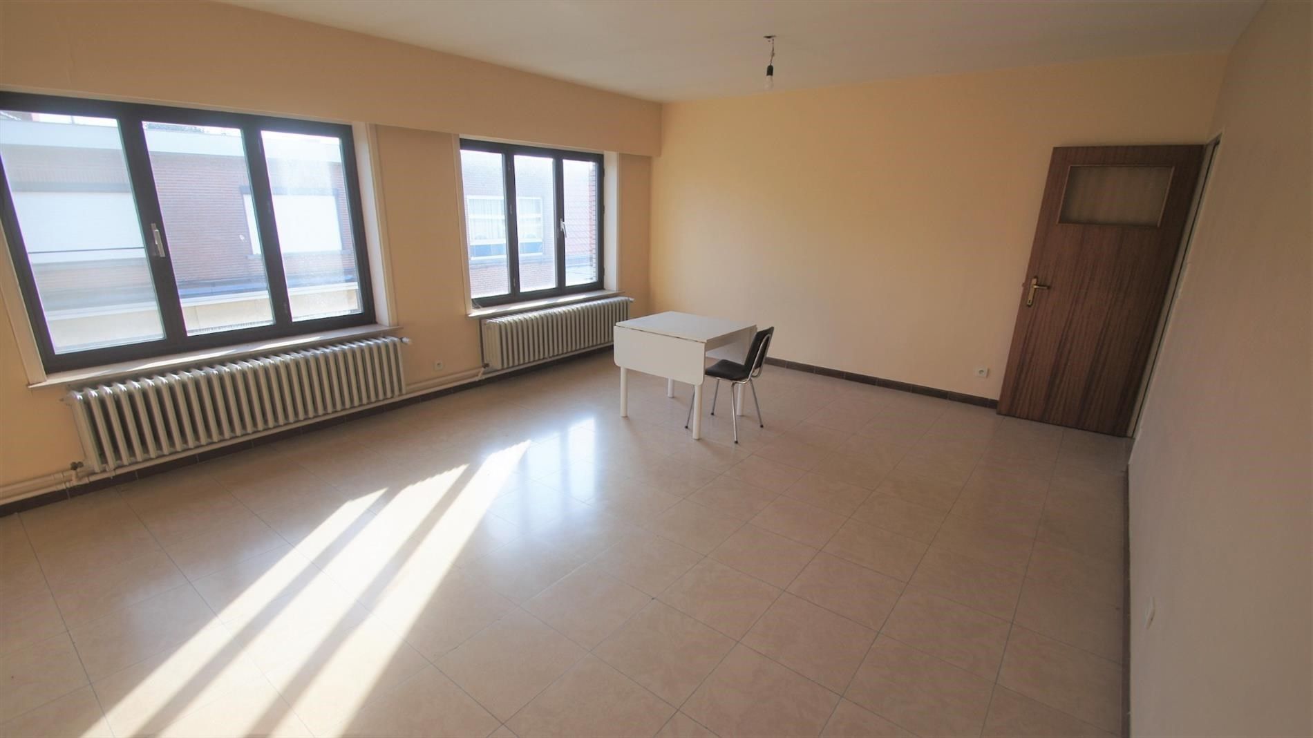 Ruim, goed gelegen appartement met 3 slpks, garage en terrasje foto 3