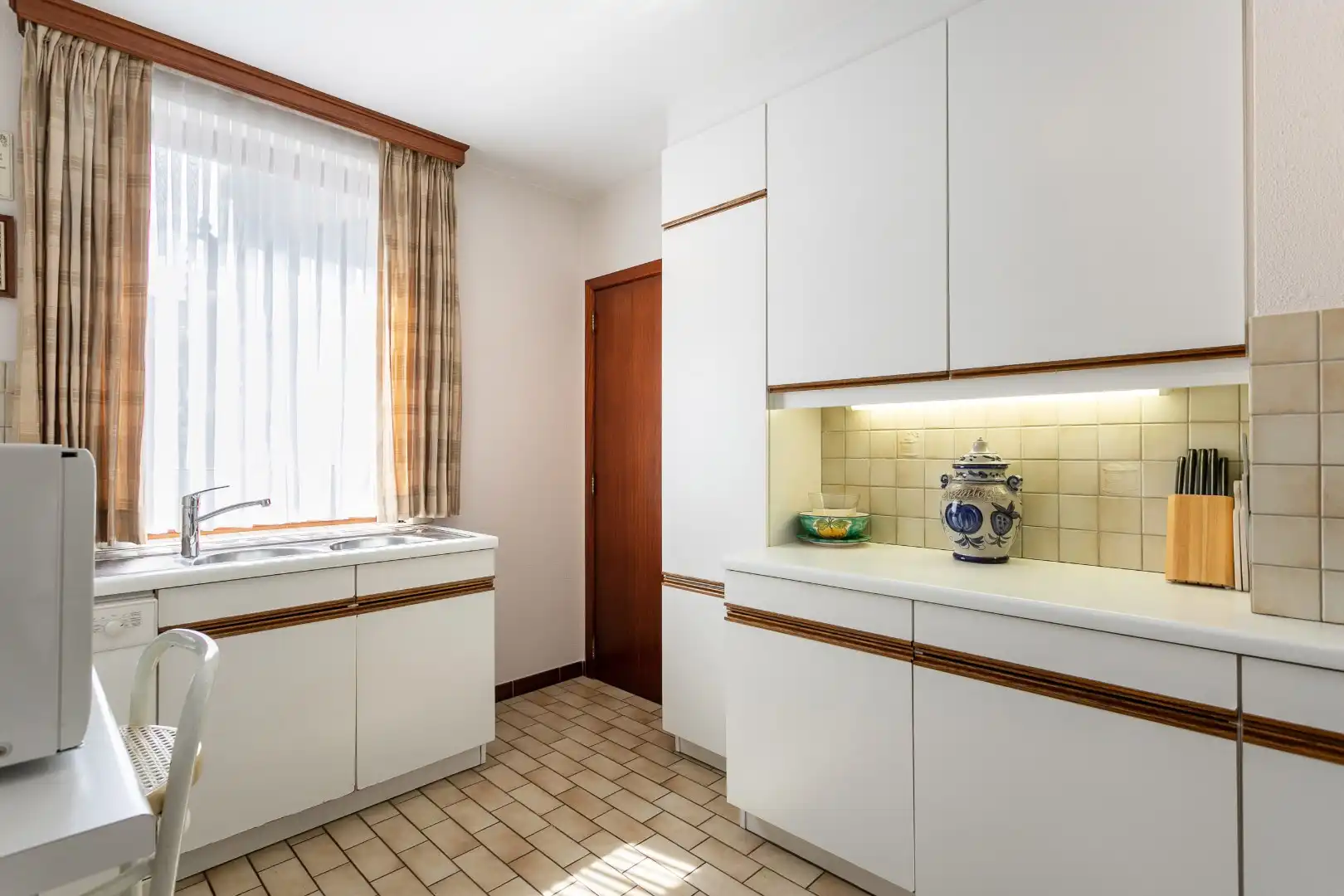 Ruim 3-slaapkamerappartement (EPC C) met terras en uniek zicht op de basiliek in hartje Halle foto 12