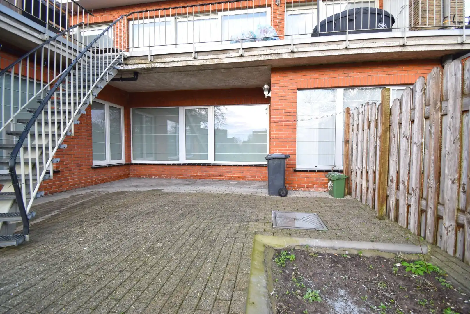 ZEER RUIM TWEE SLAAPKAMER APPARTEMENT OP HET GELIJKVLOERS foto 8