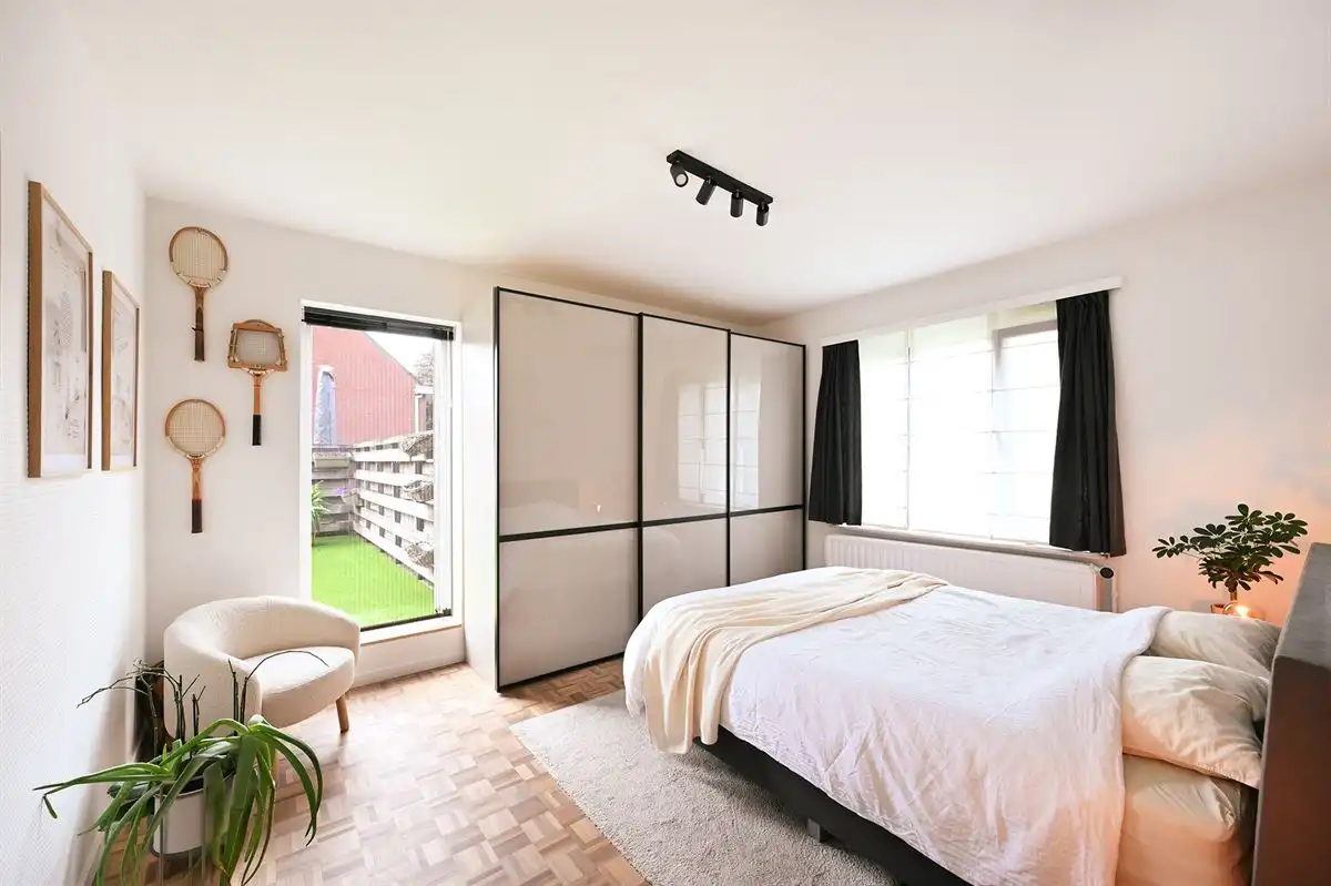 Mooi hoekappartement met garage foto 11