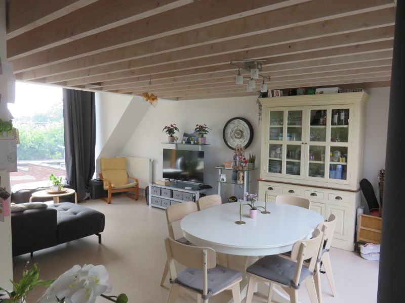 Eigentijds en lichtrijk duplexappartement foto 2