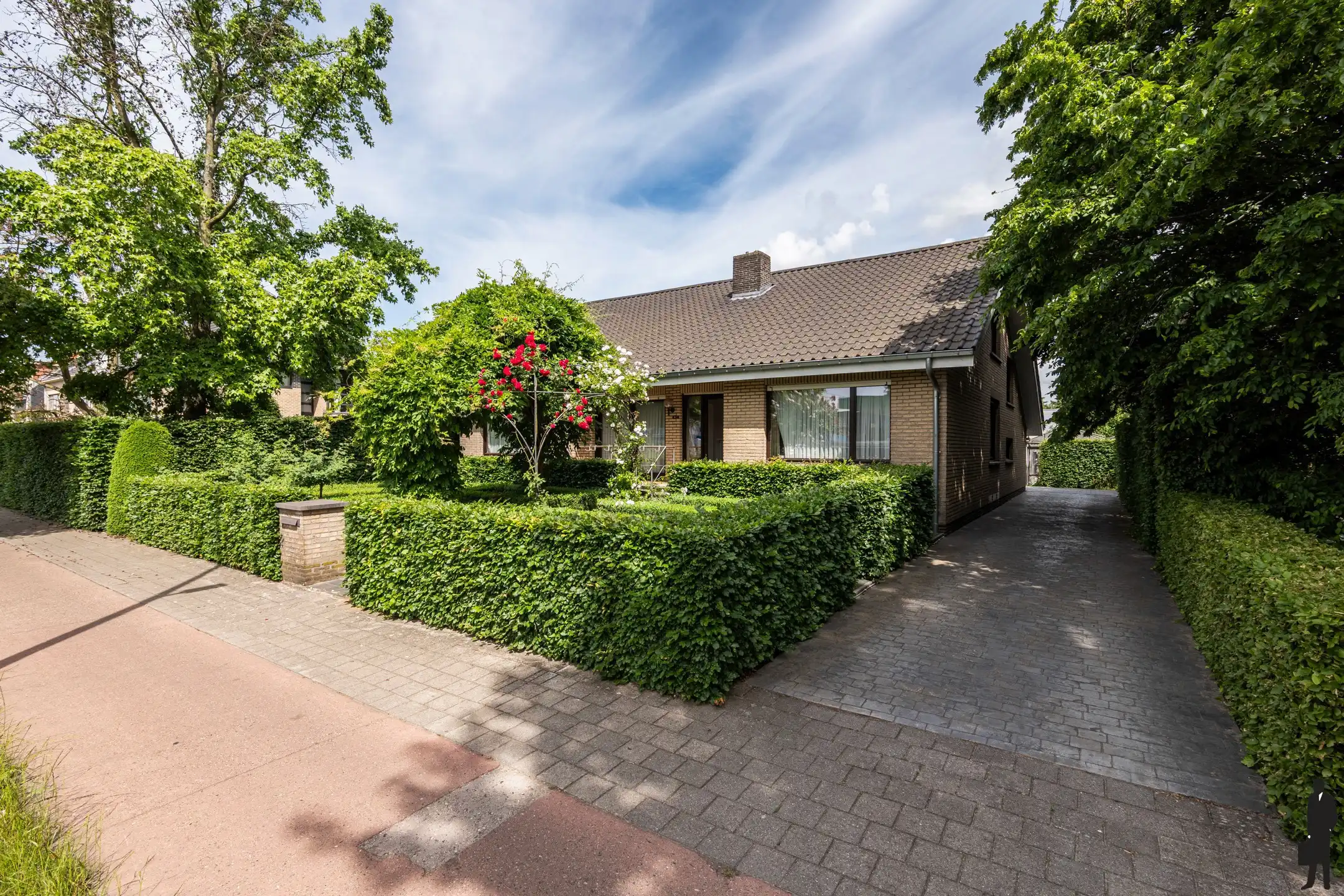 Karaktervolle jaren '70 split-levelvilla op ca. 2.236 m² foto 2
