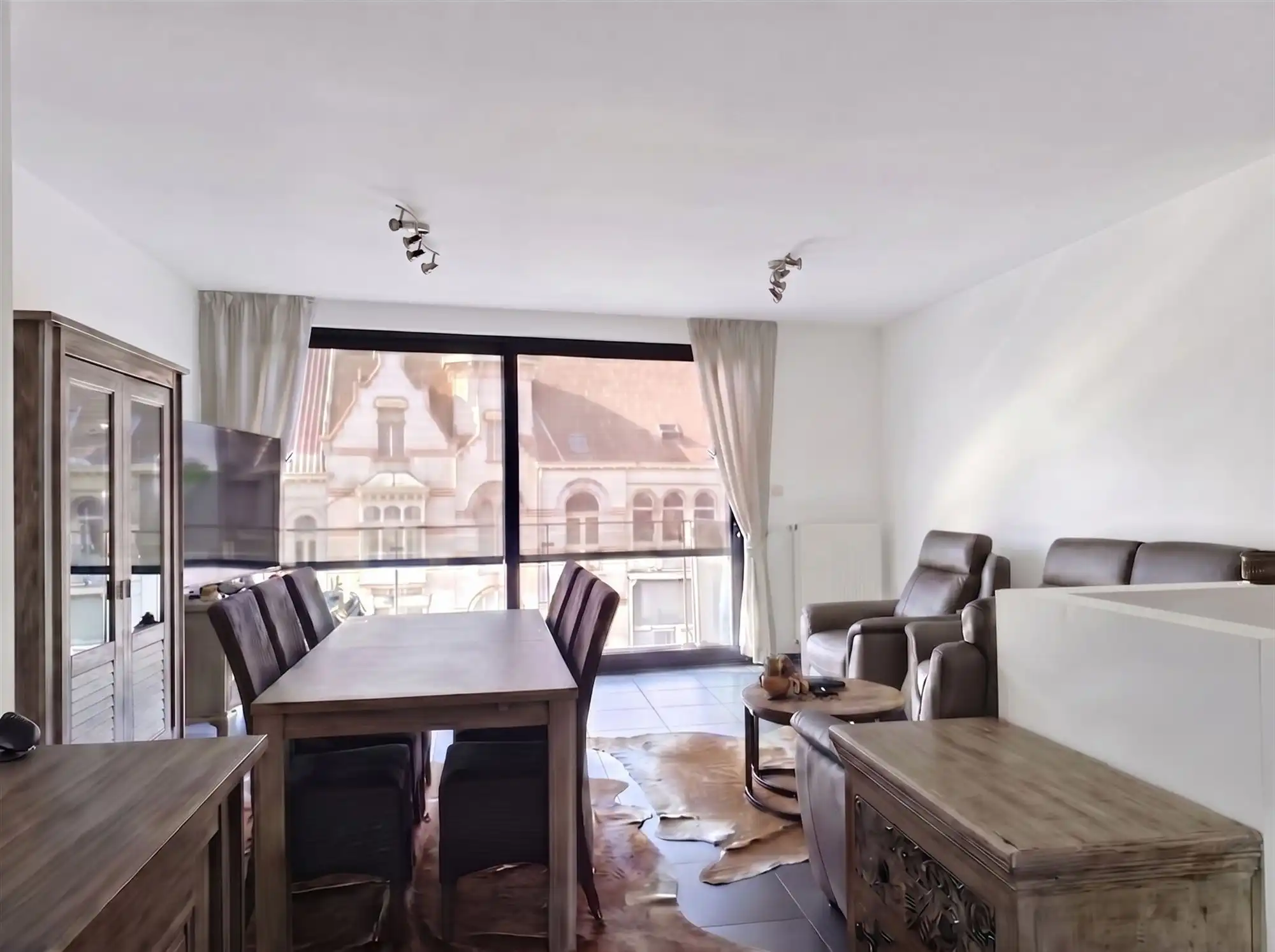 Recent appartement met 2 slaapkamers en terras.  foto 3