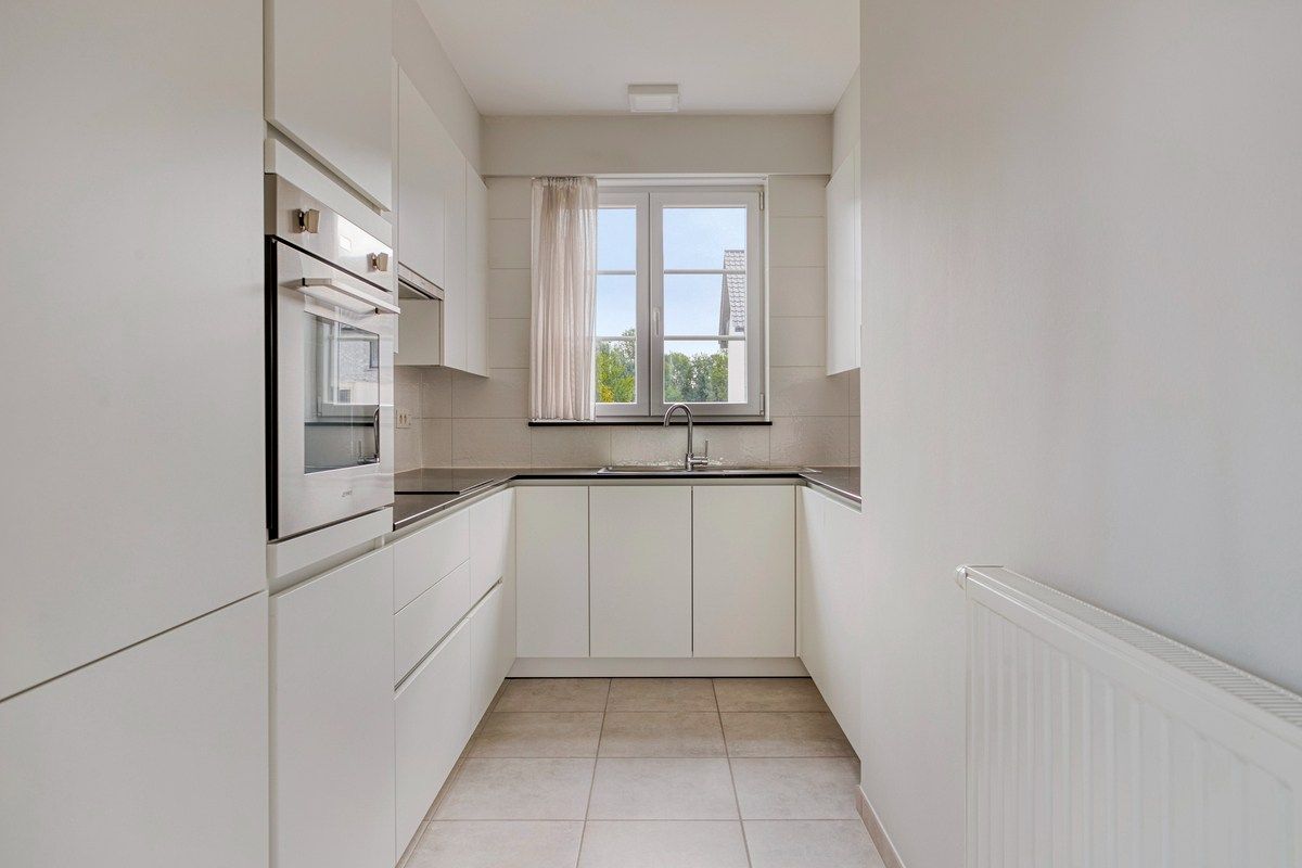 Recente halfopen woning met 4 slaapkamers en garage! foto 8