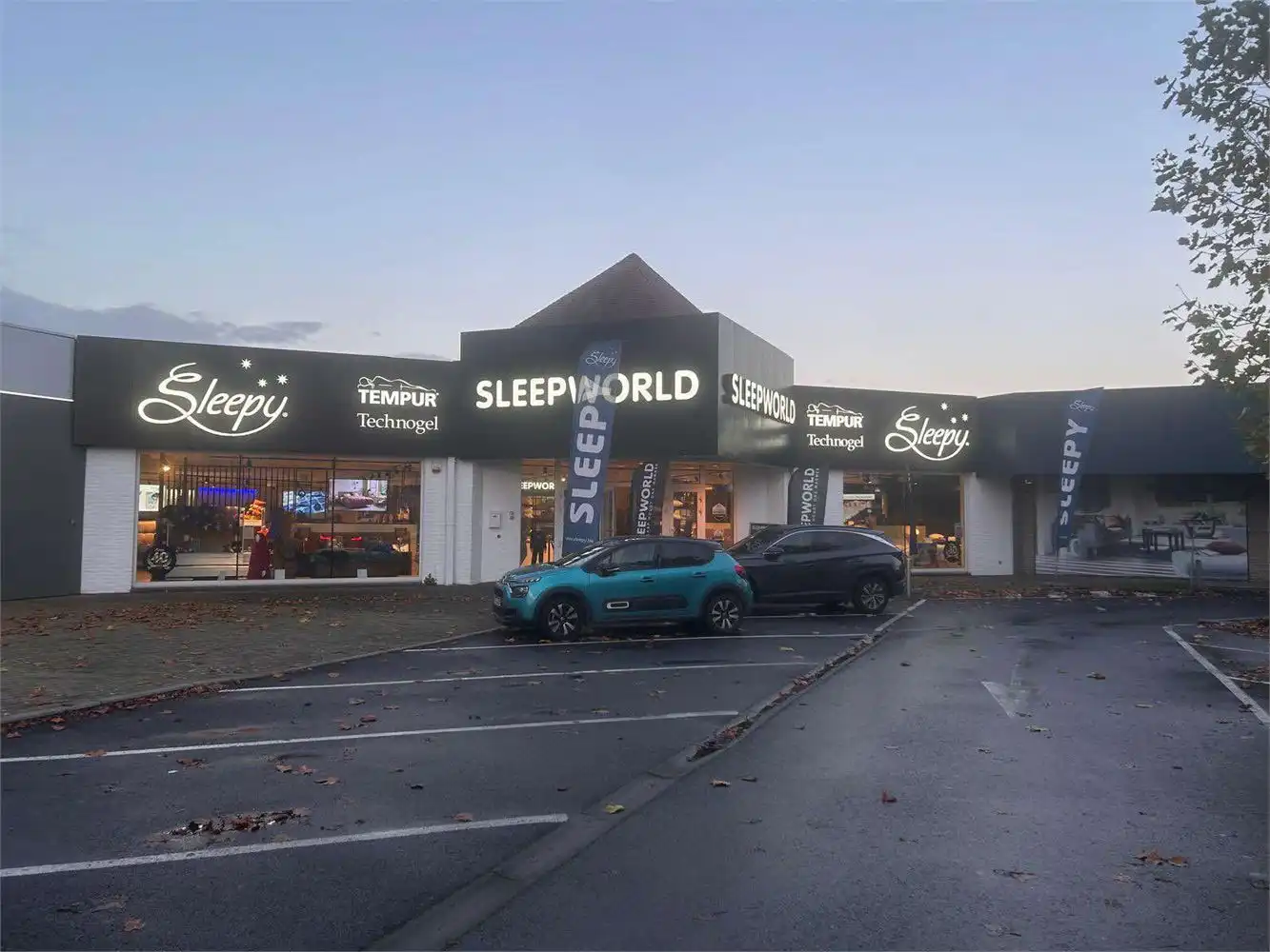 TOP GELEGEN COMMERCIEEL GEBOUW NABIJ ACTION, VAN HAAREN, ... foto 7